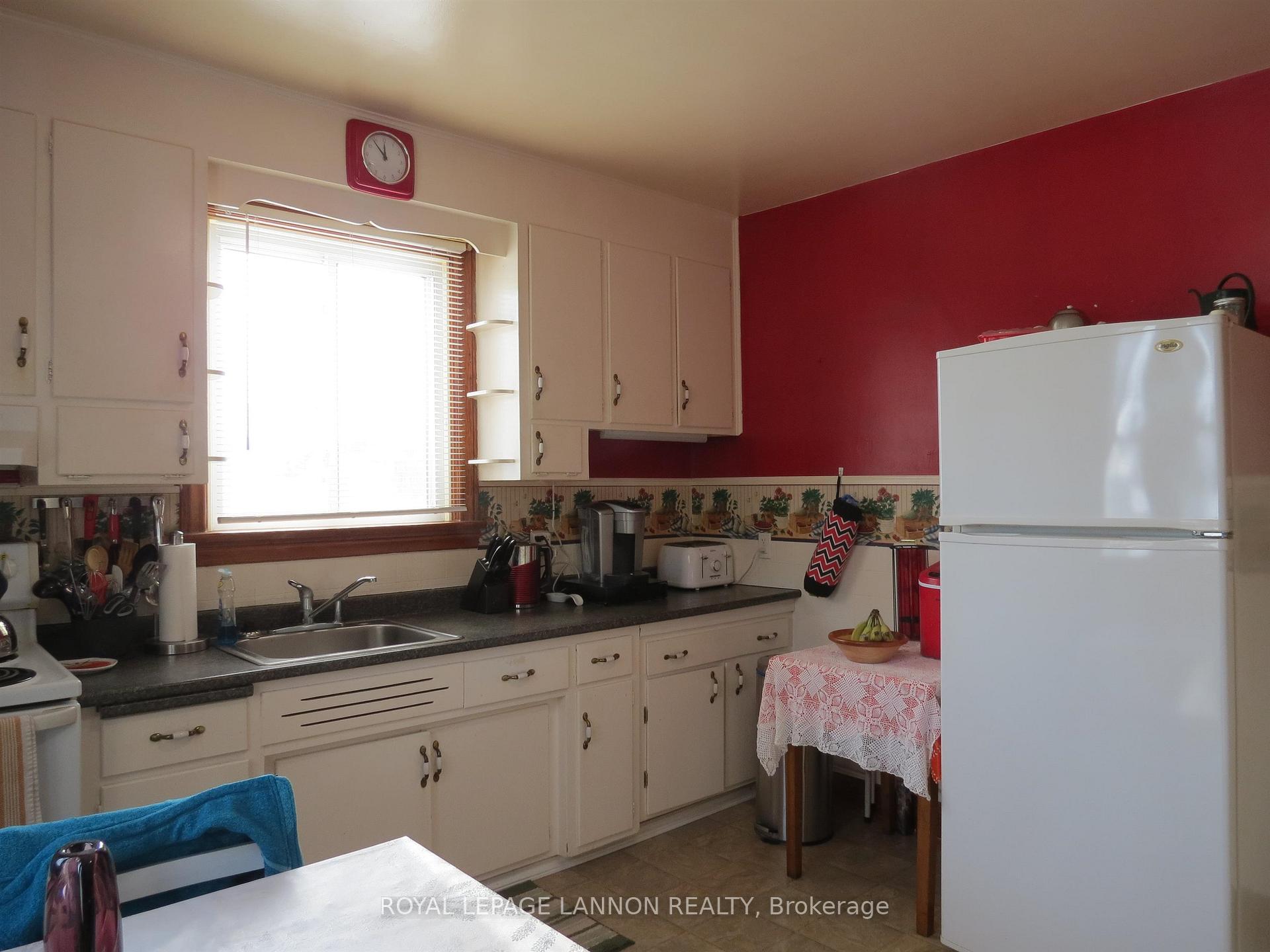 Photo 9 of 836 Simpson Street, Thunder Bay, East End — HOMEH