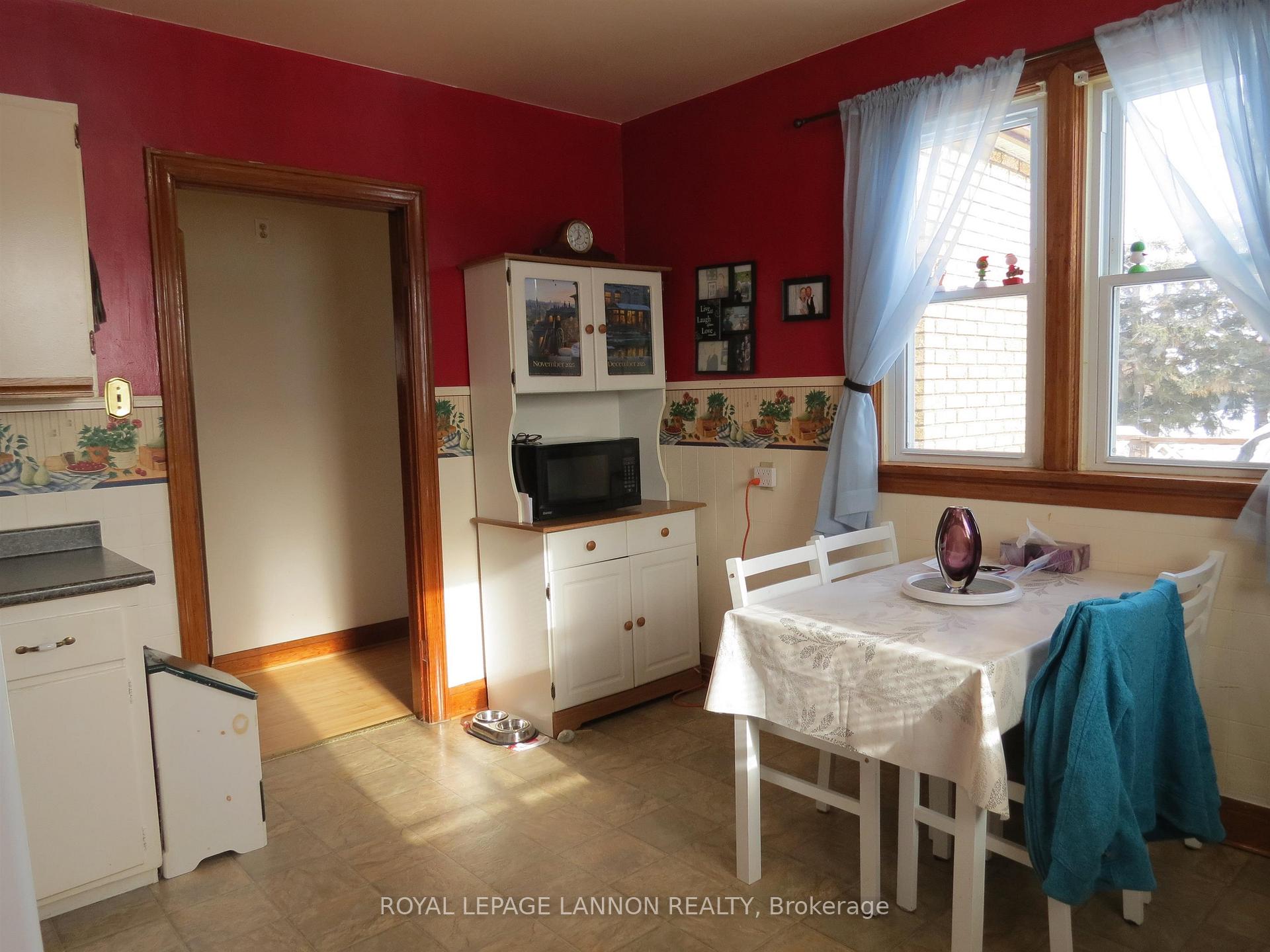 Photo 10 of 836 Simpson Street, Thunder Bay, East End — HOMEH