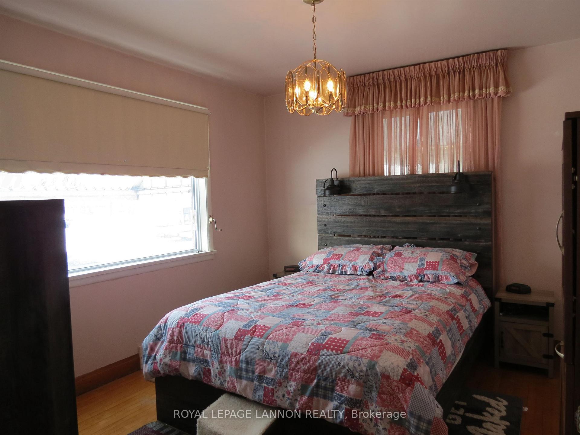 Photo 12 of 836 Simpson Street, Thunder Bay, East End — HOMEH