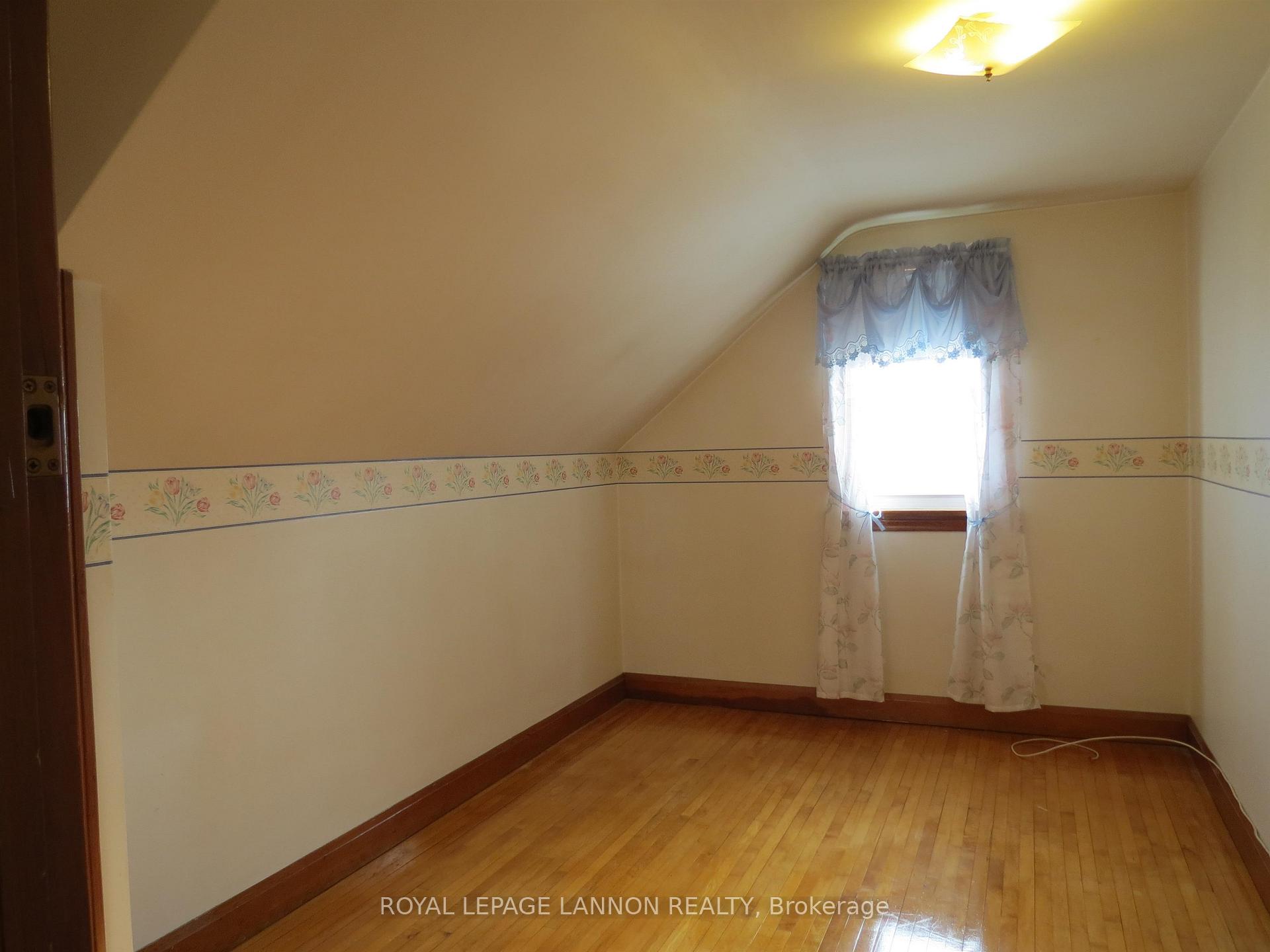 Photo 15 of 836 Simpson Street, Thunder Bay, East End — HOMEH
