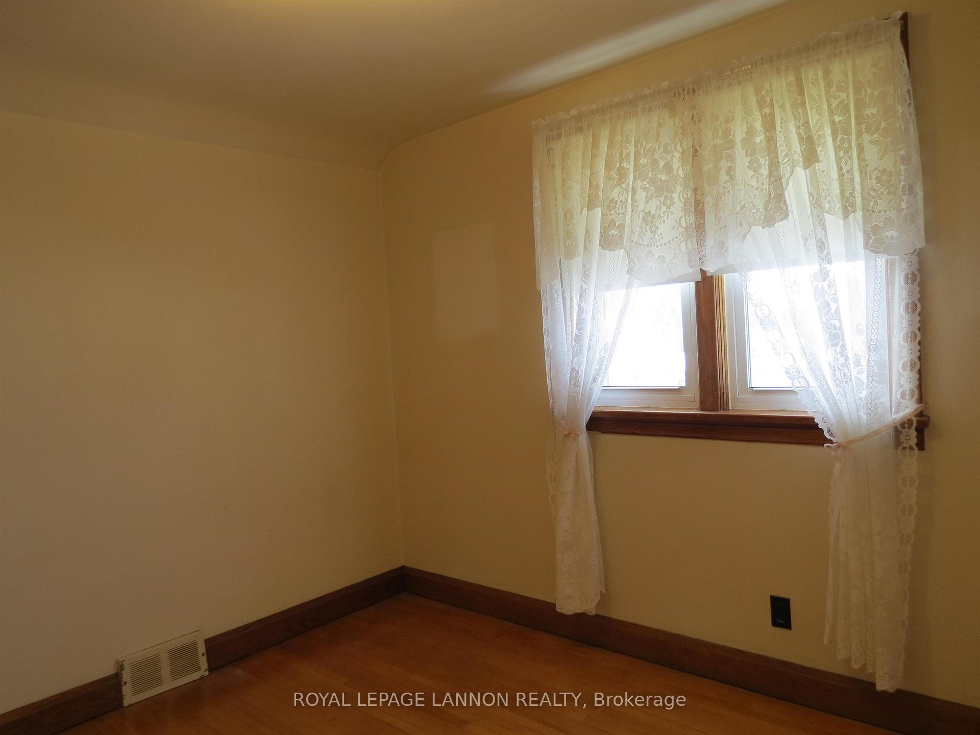 Photo 17 of 836 Simpson Street, Thunder Bay, East End — HOMEH