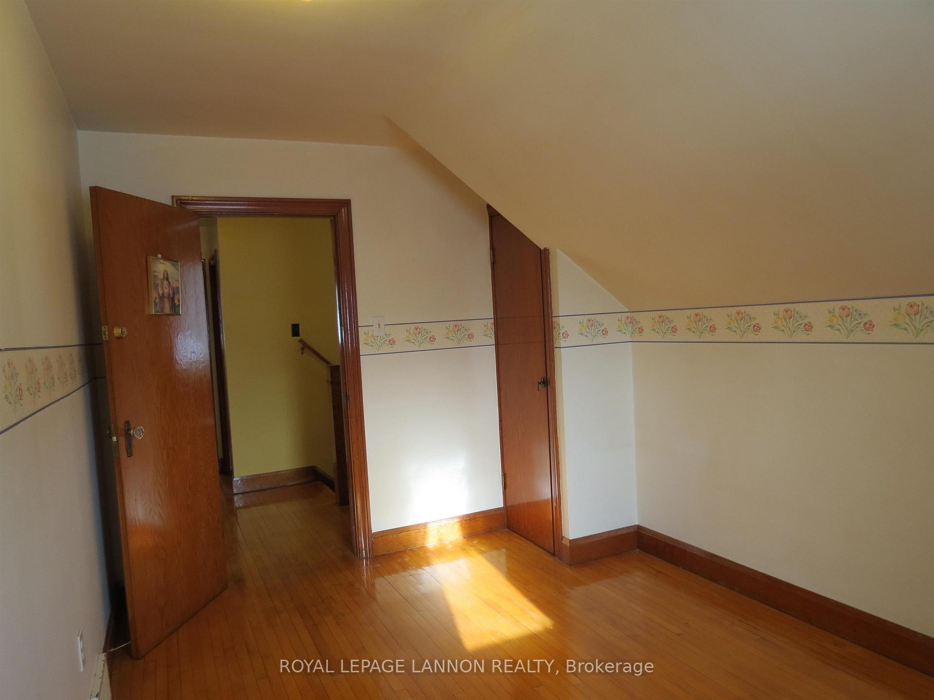 Photo 18 of 836 Simpson Street, Thunder Bay, East End — HOMEH