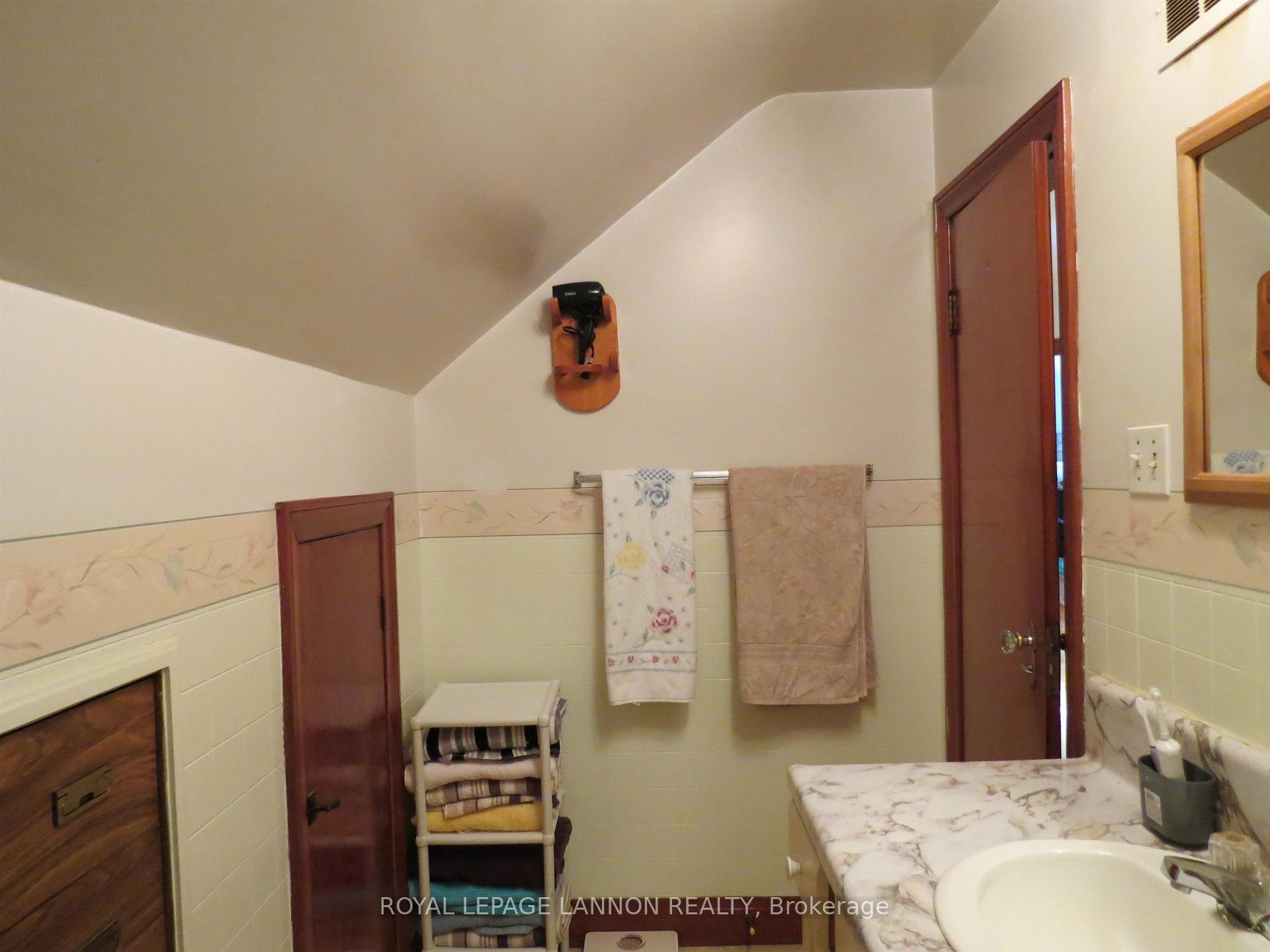 Photo 27 of 836 Simpson Street, Thunder Bay, East End — HOMEH