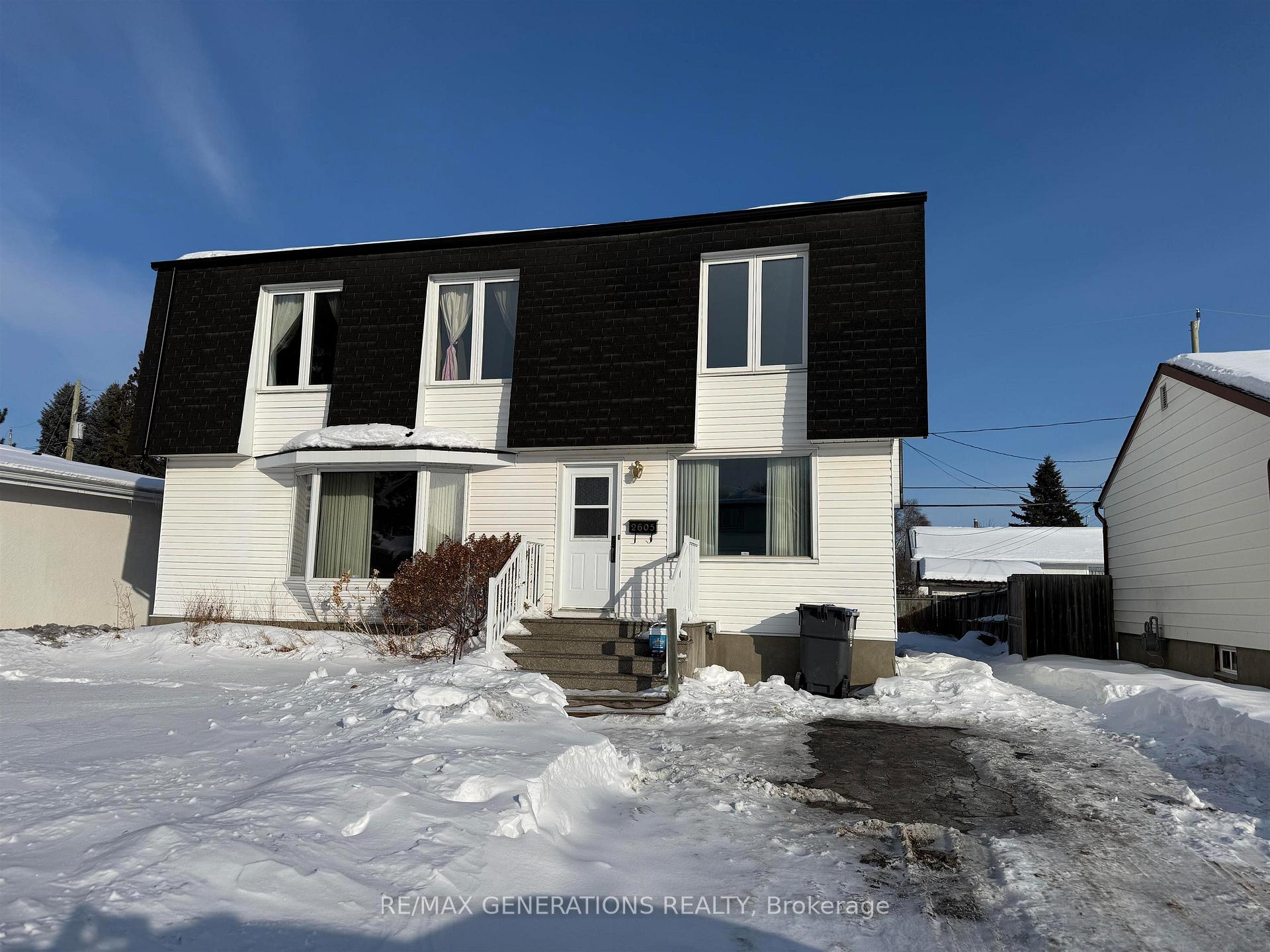 Front of 2605 Woodlawn Avenue