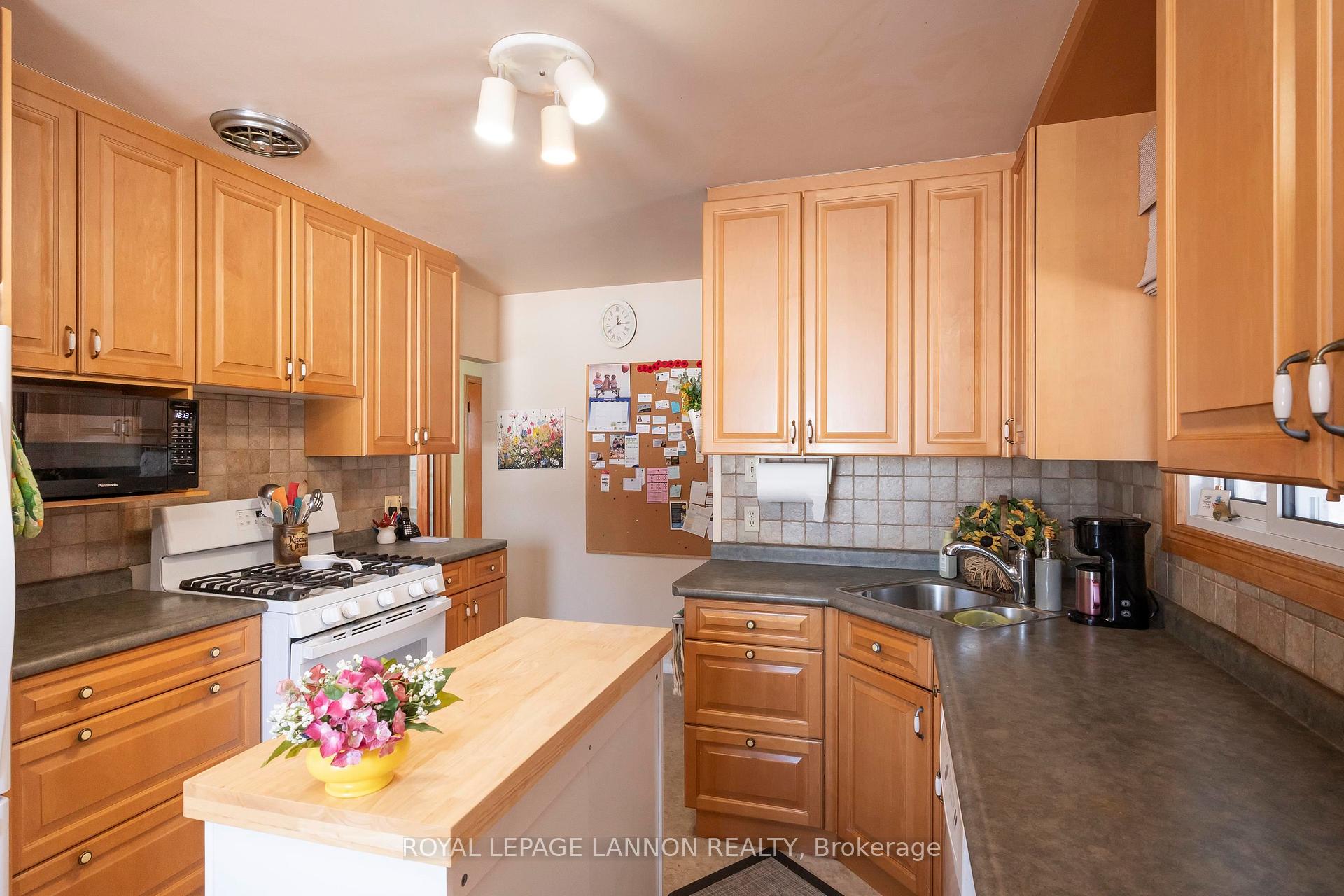 Photo 11 of 75 Manion Place, Thunder Bay, Shuniah — HOMEH