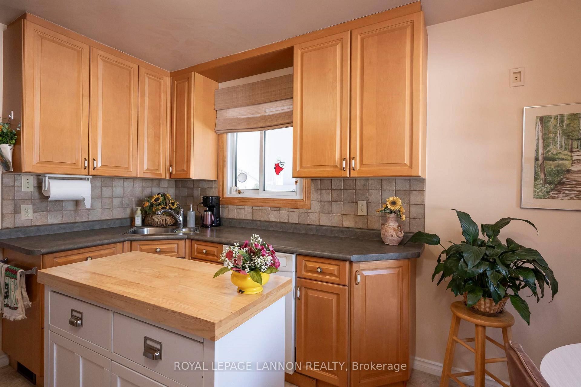 Photo 12 of 75 Manion Place, Thunder Bay, Shuniah — HOMEH
