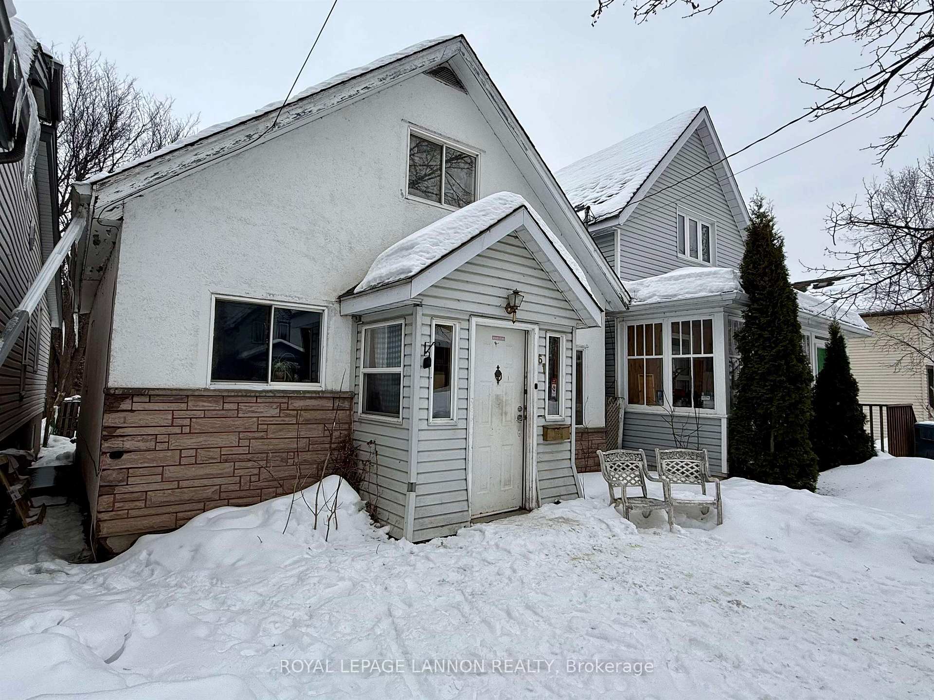 Photo 2 of 61 Ontario Street, Thunder Bay, Court / Cumberland — HOMEH