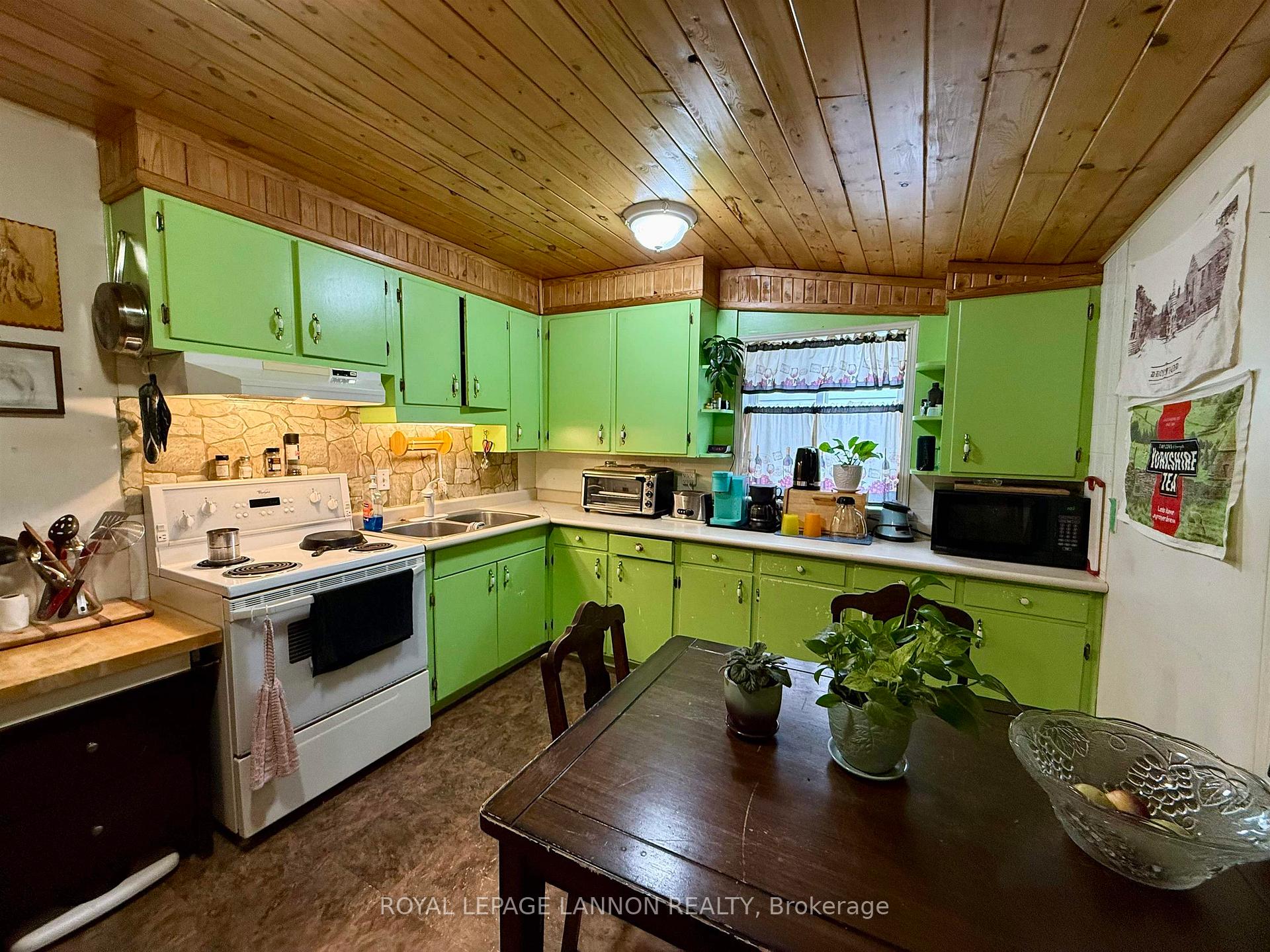 Photo 5 of 61 Ontario Street, Thunder Bay, Court / Cumberland — HOMEH