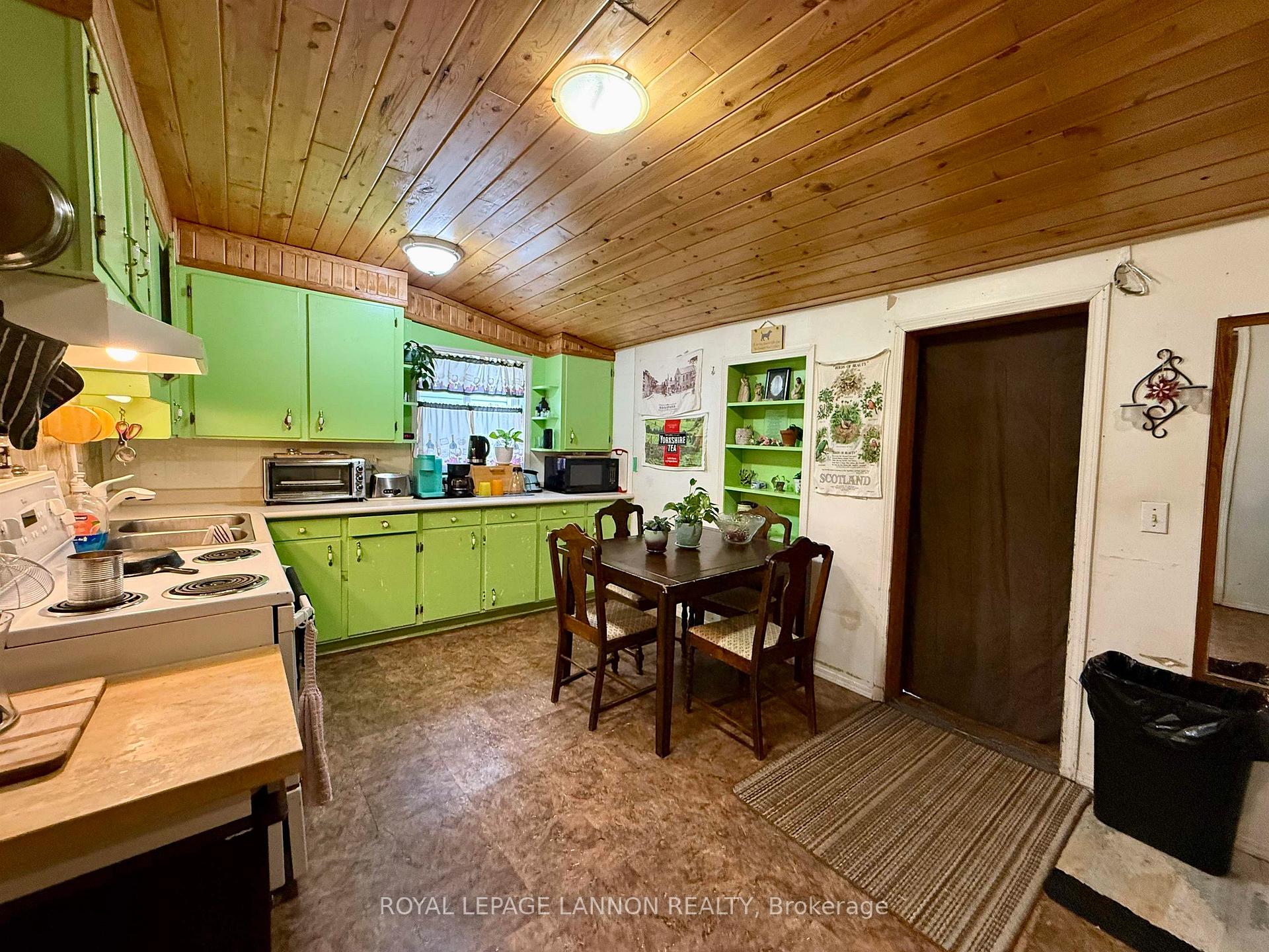 Photo 6 of 61 Ontario Street, Thunder Bay, Court / Cumberland — HOMEH