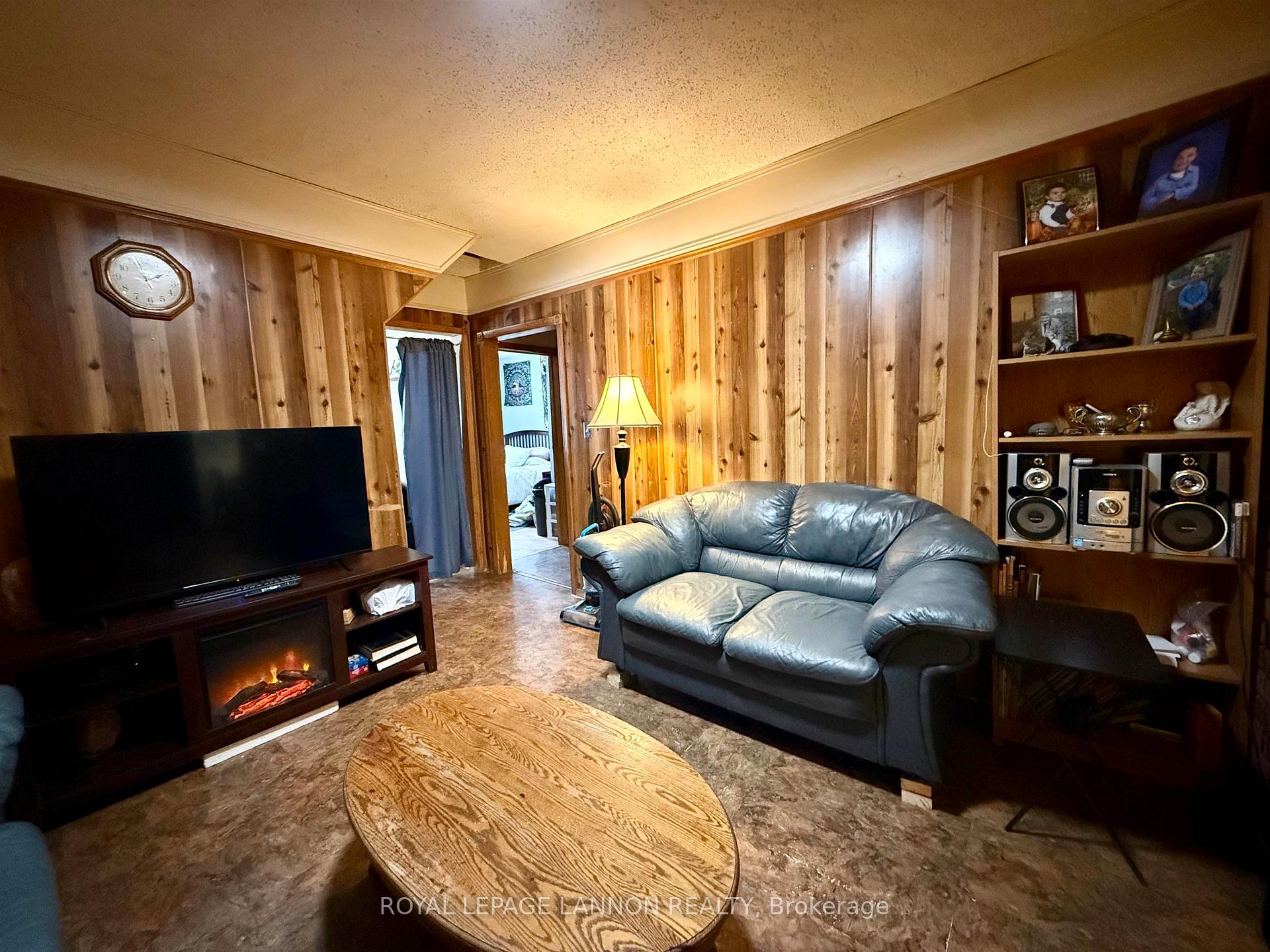Photo 8 of 61 Ontario Street, Thunder Bay, Court / Cumberland — HOMEH