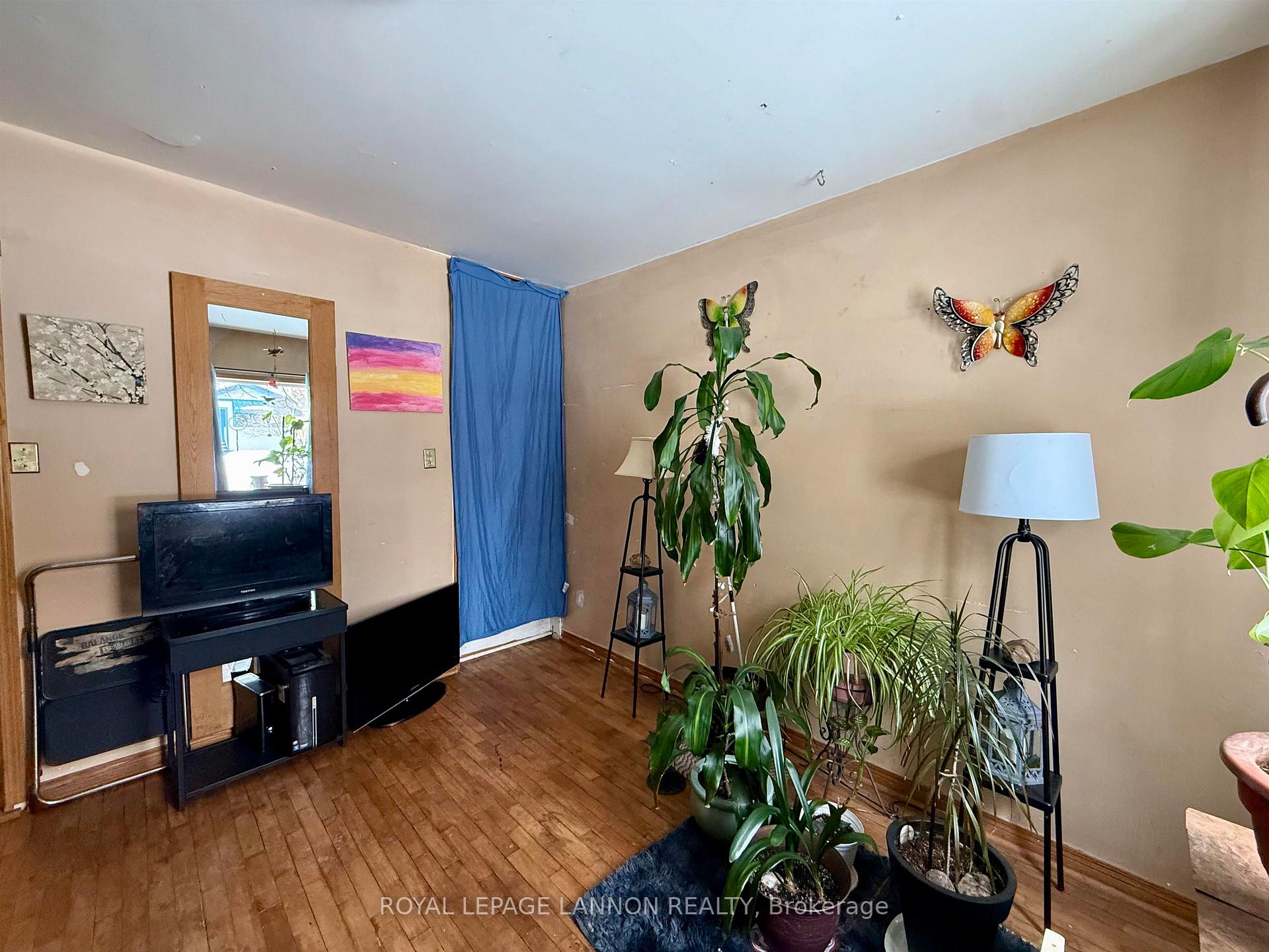 Photo 11 of 61 Ontario Street, Thunder Bay, Court / Cumberland — HOMEH