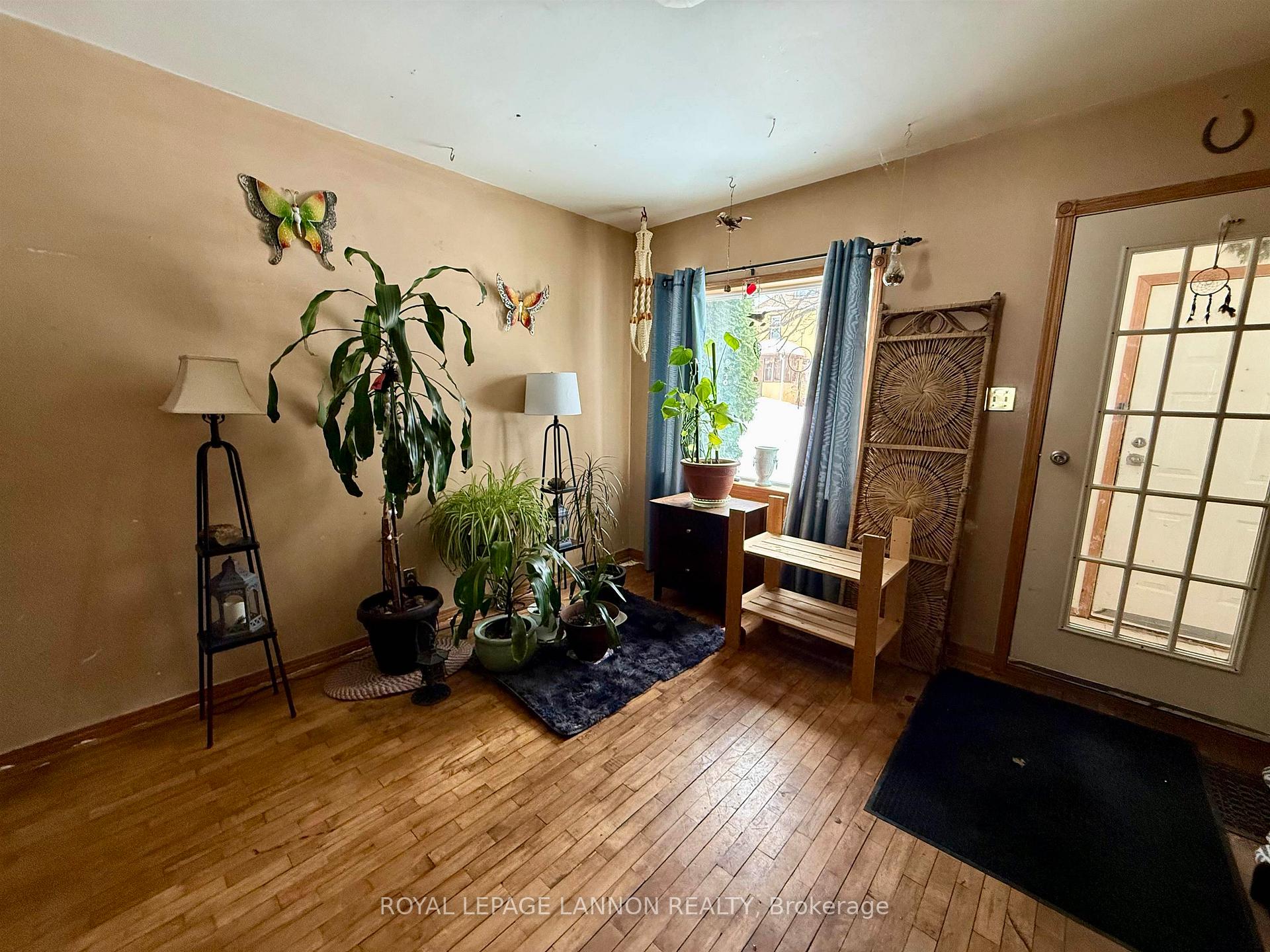 Photo 12 of 61 Ontario Street, Thunder Bay, Court / Cumberland — HOMEH