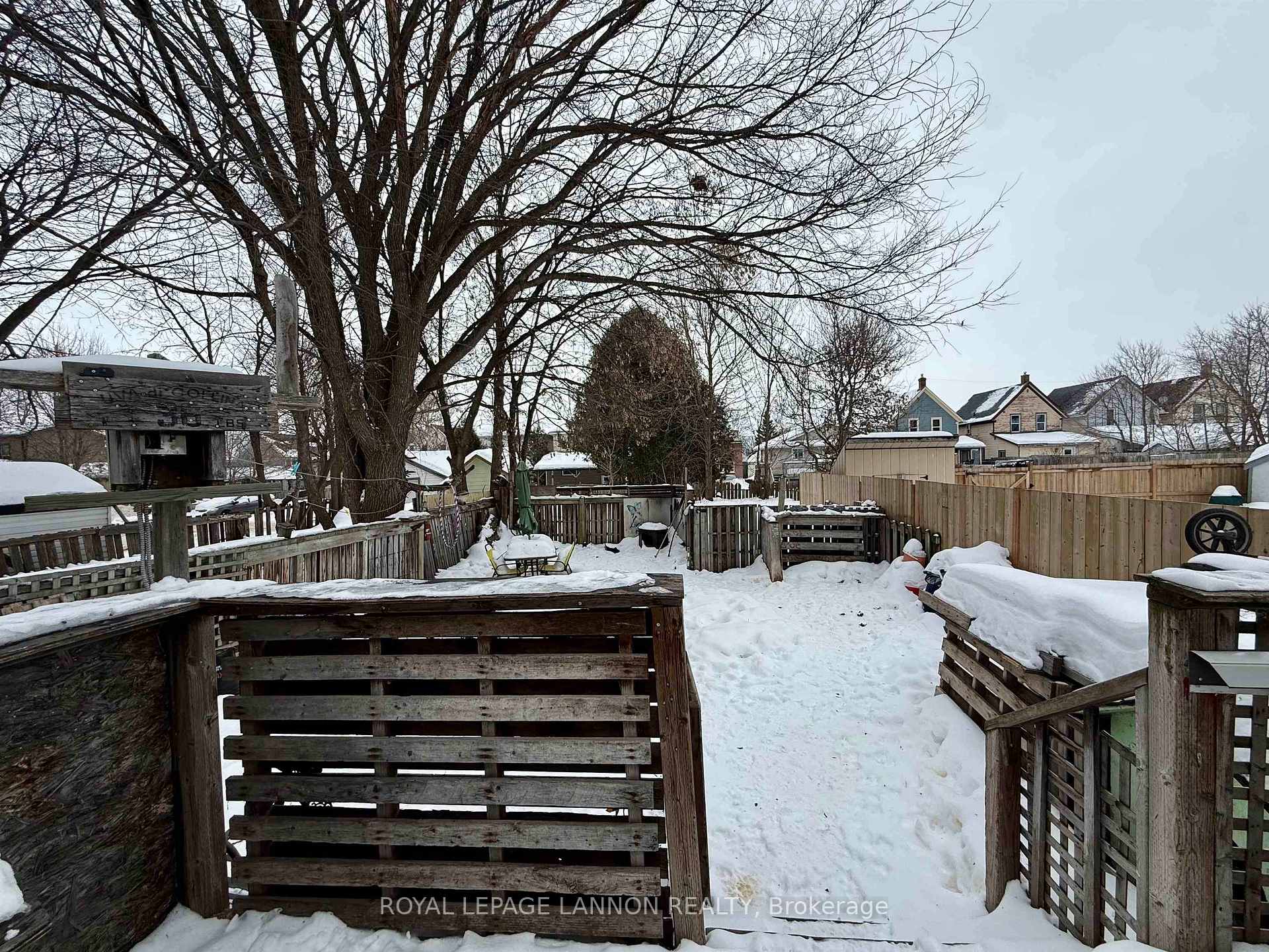 Photo 17 of 61 Ontario Street, Thunder Bay, Court / Cumberland — HOMEH
