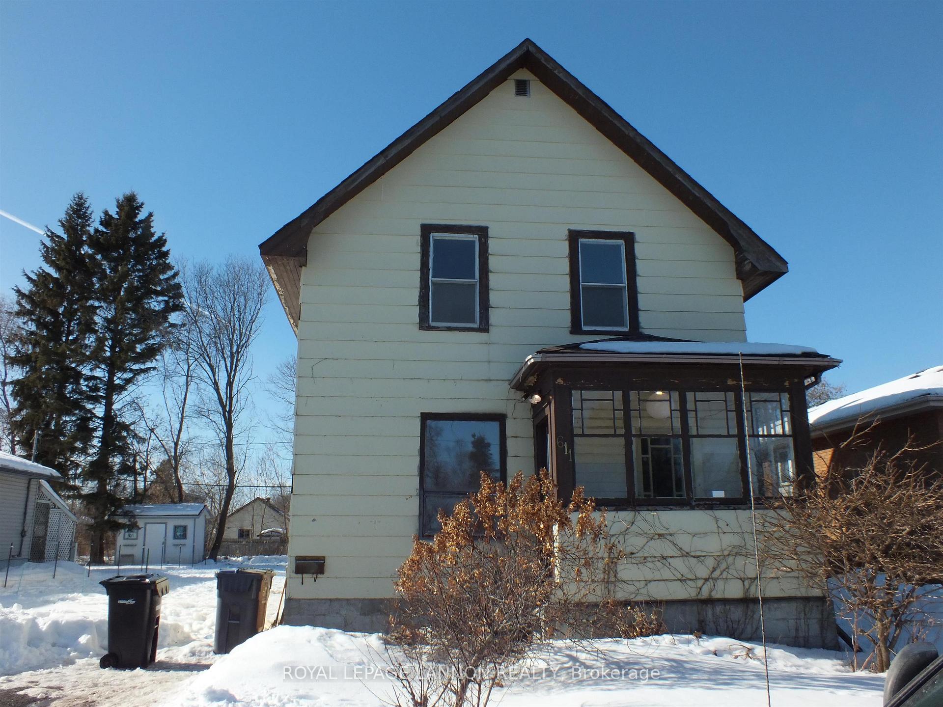 Photo 2 of 611 Vickers Street N, Thunder Bay, McKeller Park — HOMEH