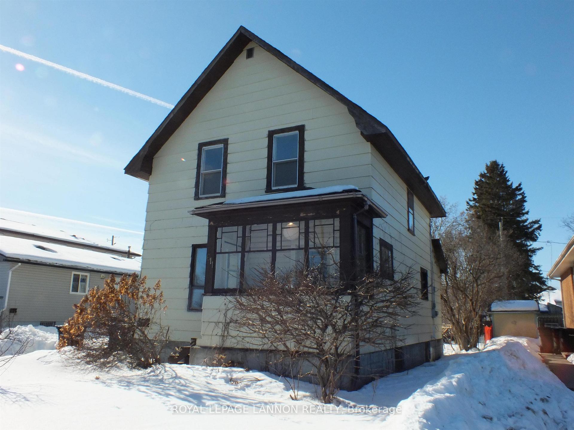 Photo 3 of 611 Vickers Street N, Thunder Bay, McKeller Park — HOMEH