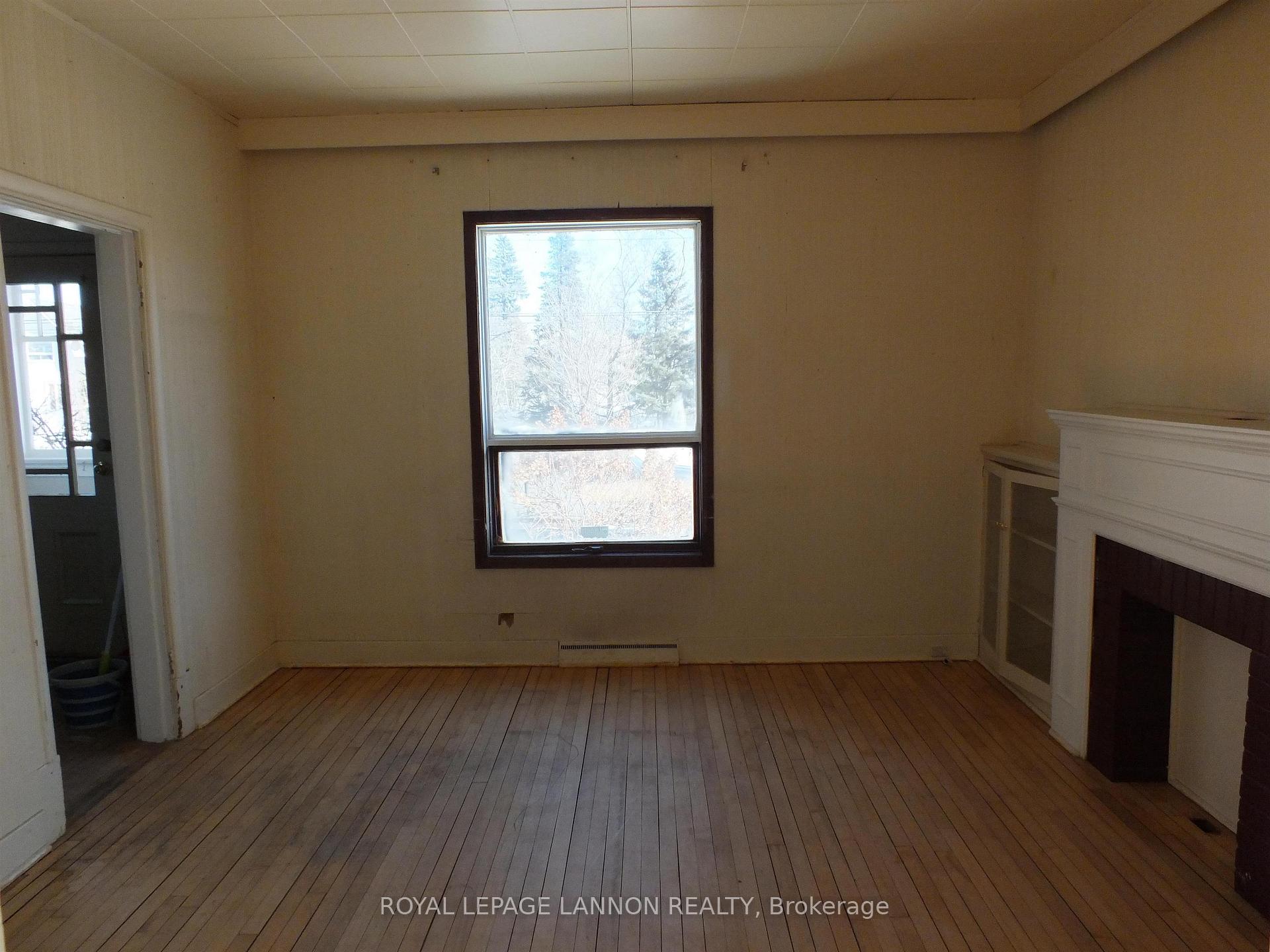 Photo 7 of 611 Vickers Street N, Thunder Bay, McKeller Park — HOMEH