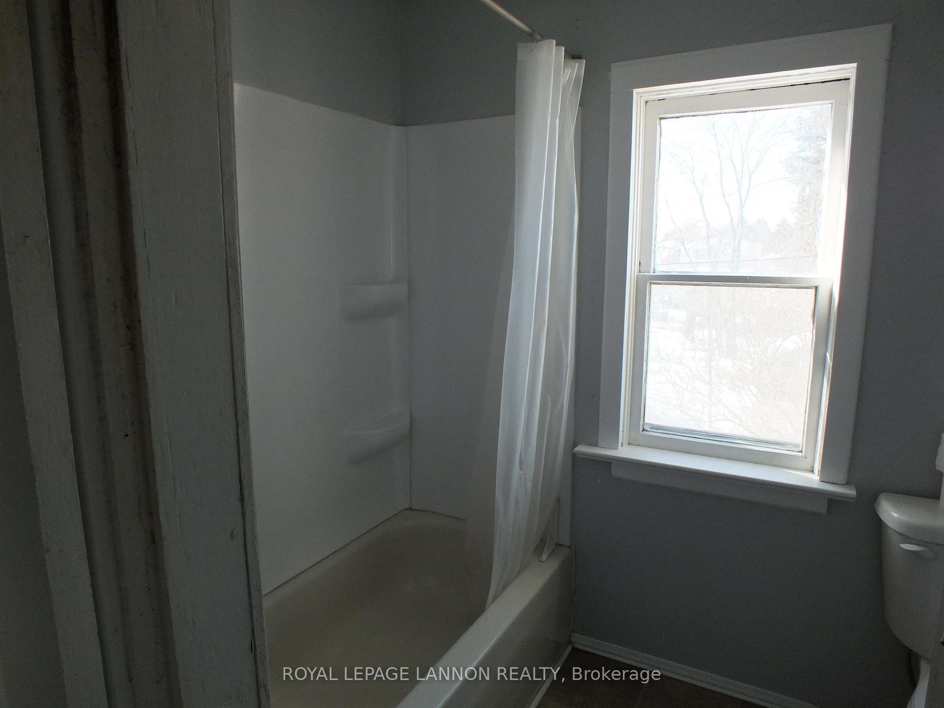 Photo 13 of 611 Vickers Street N, Thunder Bay, McKeller Park — HOMEH
