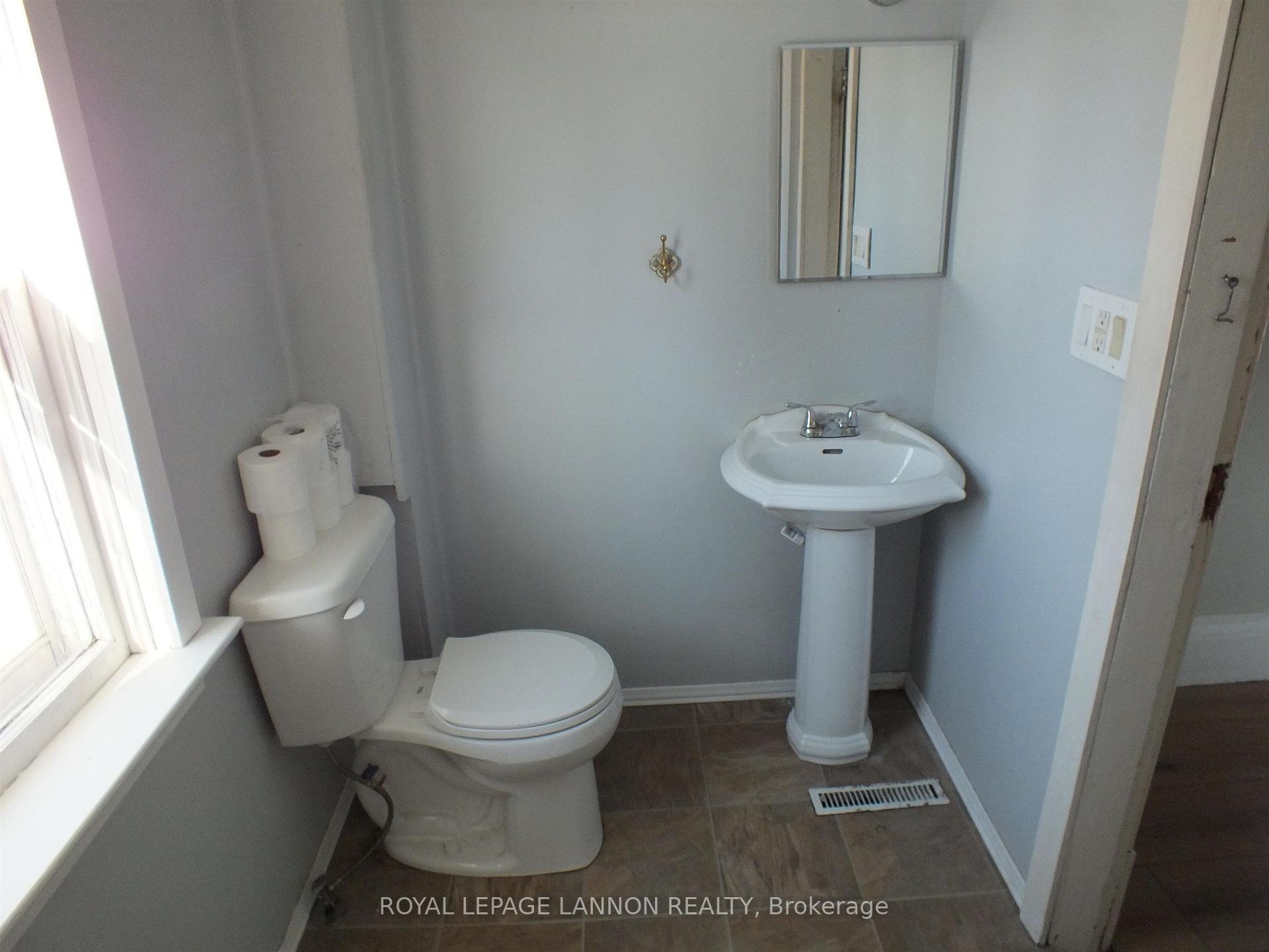 Photo 14 of 611 Vickers Street N, Thunder Bay, McKeller Park — HOMEH
