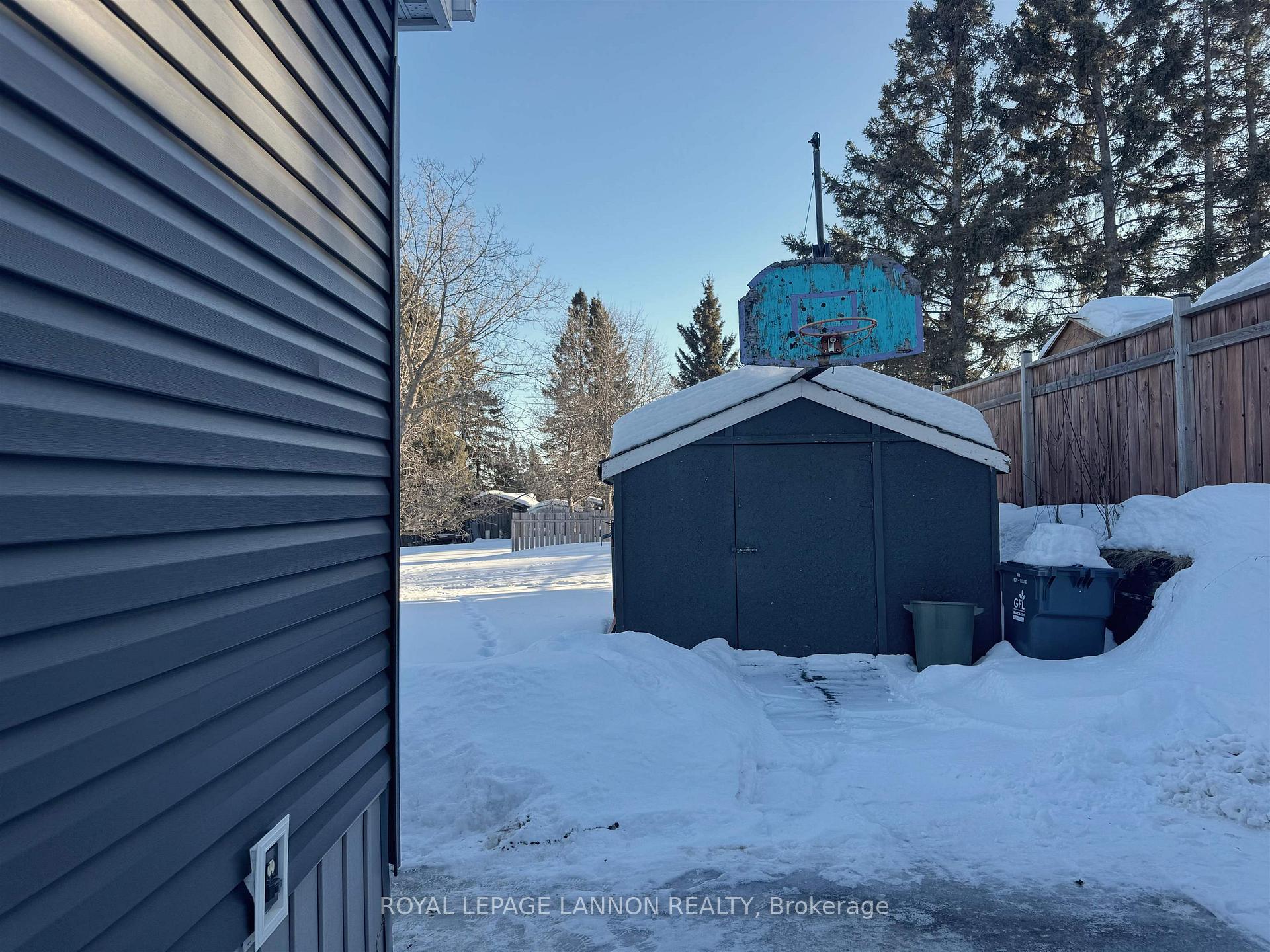 Photo 3 of 325 Rona Street, Thunder Bay, Current River — HOMEH