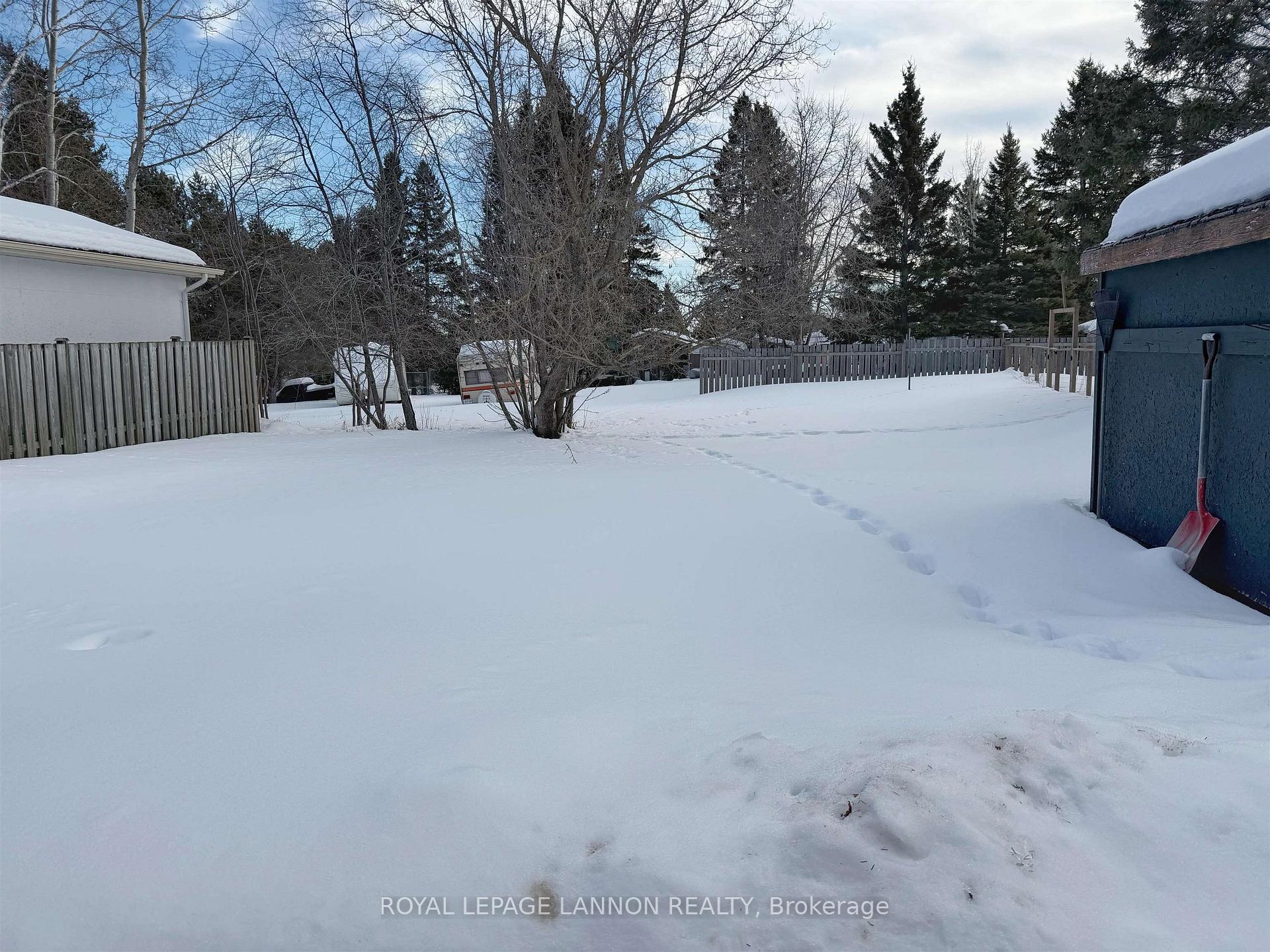 Photo 4 of 325 Rona Street, Thunder Bay, Current River — HOMEH