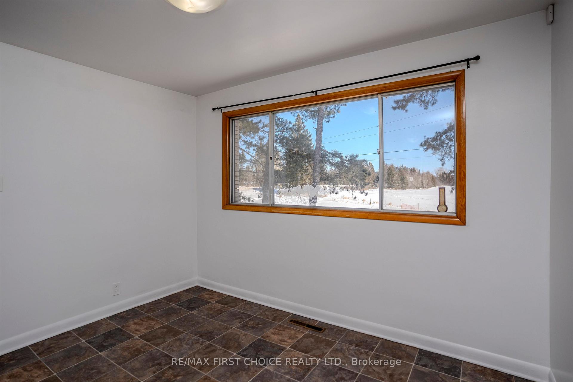 Photo 11 of 2995 Oliver Road, Thunder Bay, McIntyre South — HOMEH