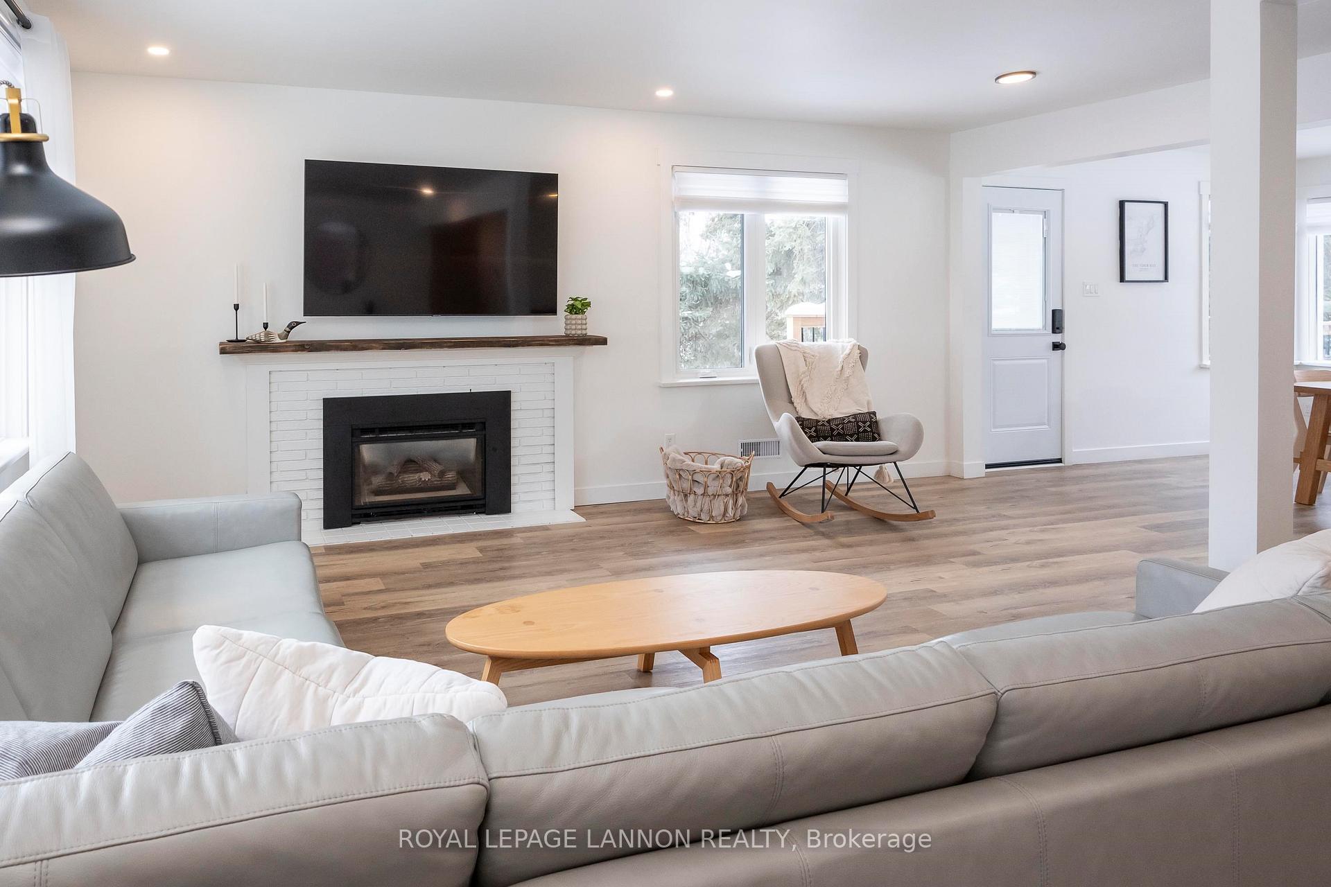 Photo 4 of 381 River Street, Thunder Bay, College Heights — HOMEH