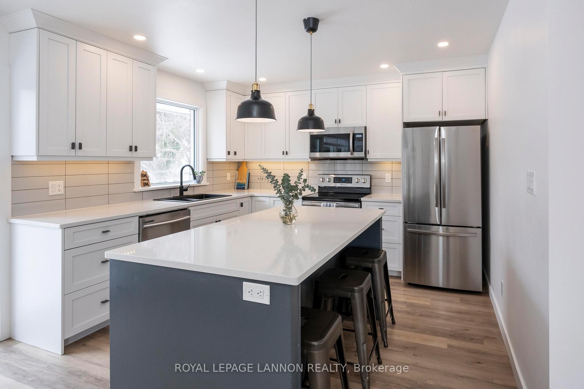 Photo 8 of 381 River Street, Thunder Bay, College Heights — HOMEH