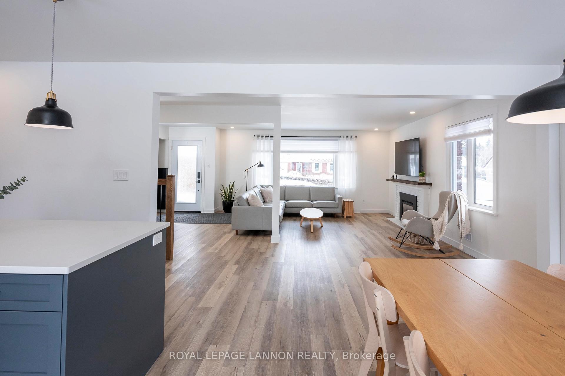 Photo 10 of 381 River Street, Thunder Bay, College Heights — HOMEH