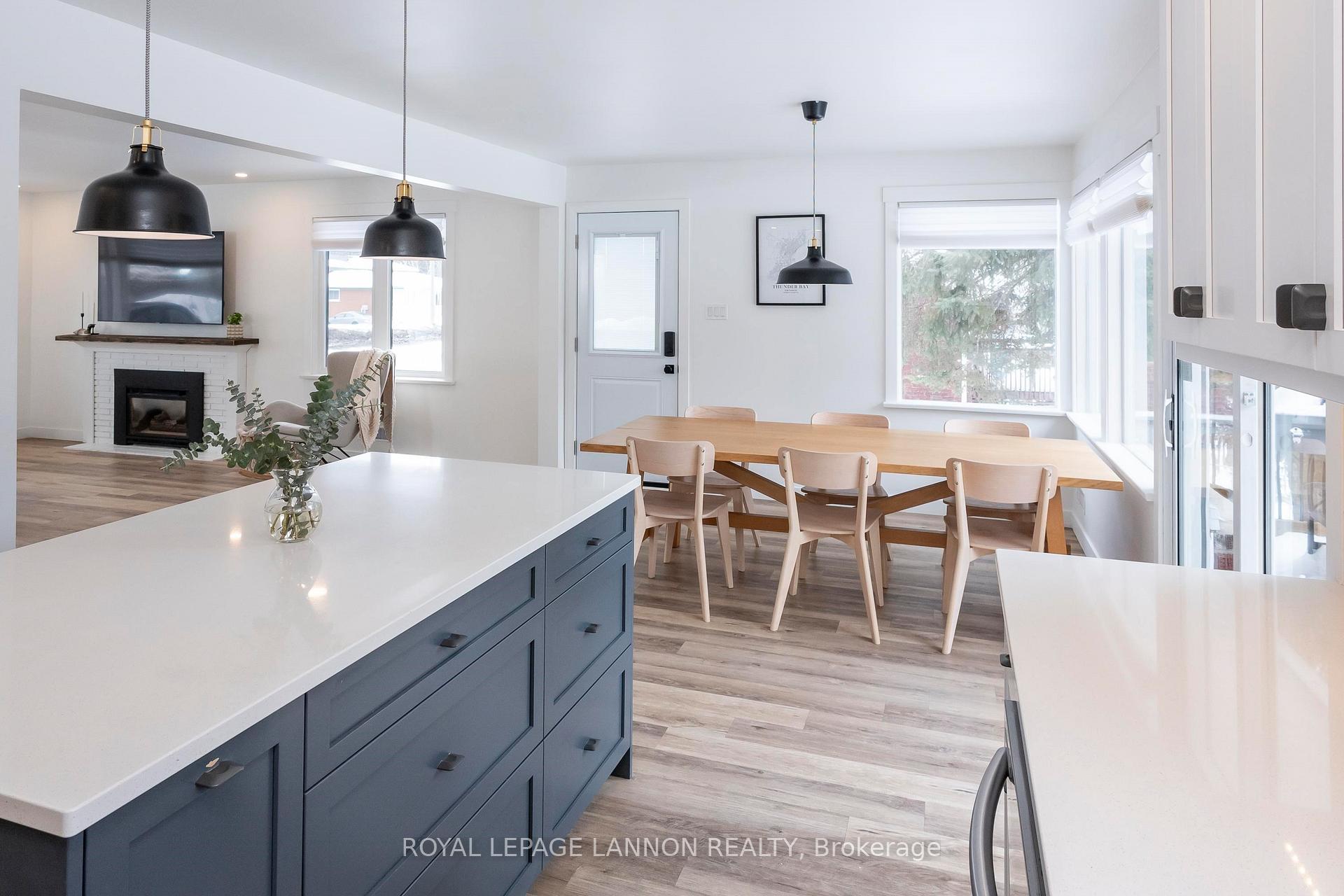 Photo 11 of 381 River Street, Thunder Bay, College Heights — HOMEH
