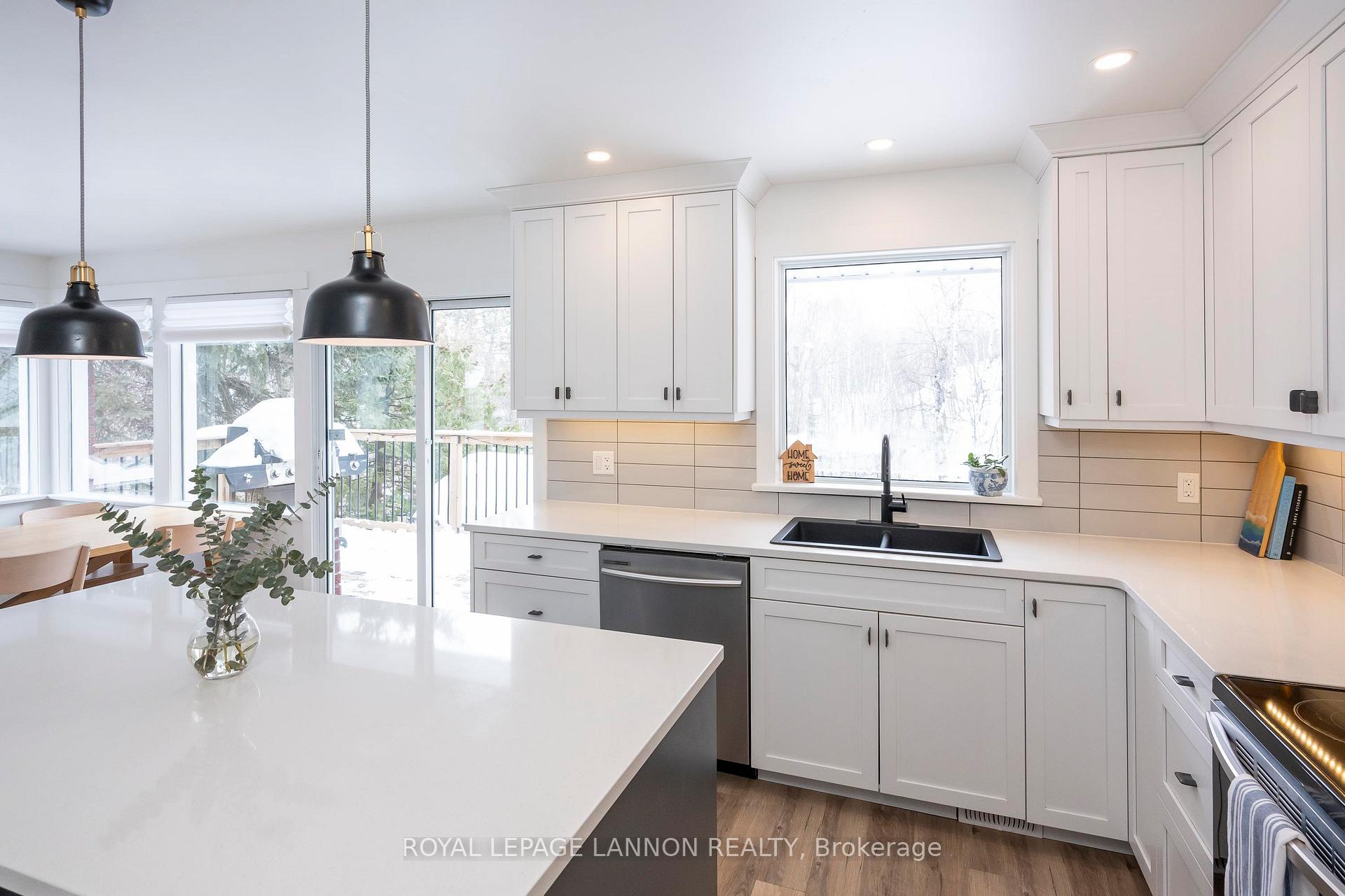 Photo 13 of 381 River Street, Thunder Bay, College Heights — HOMEH