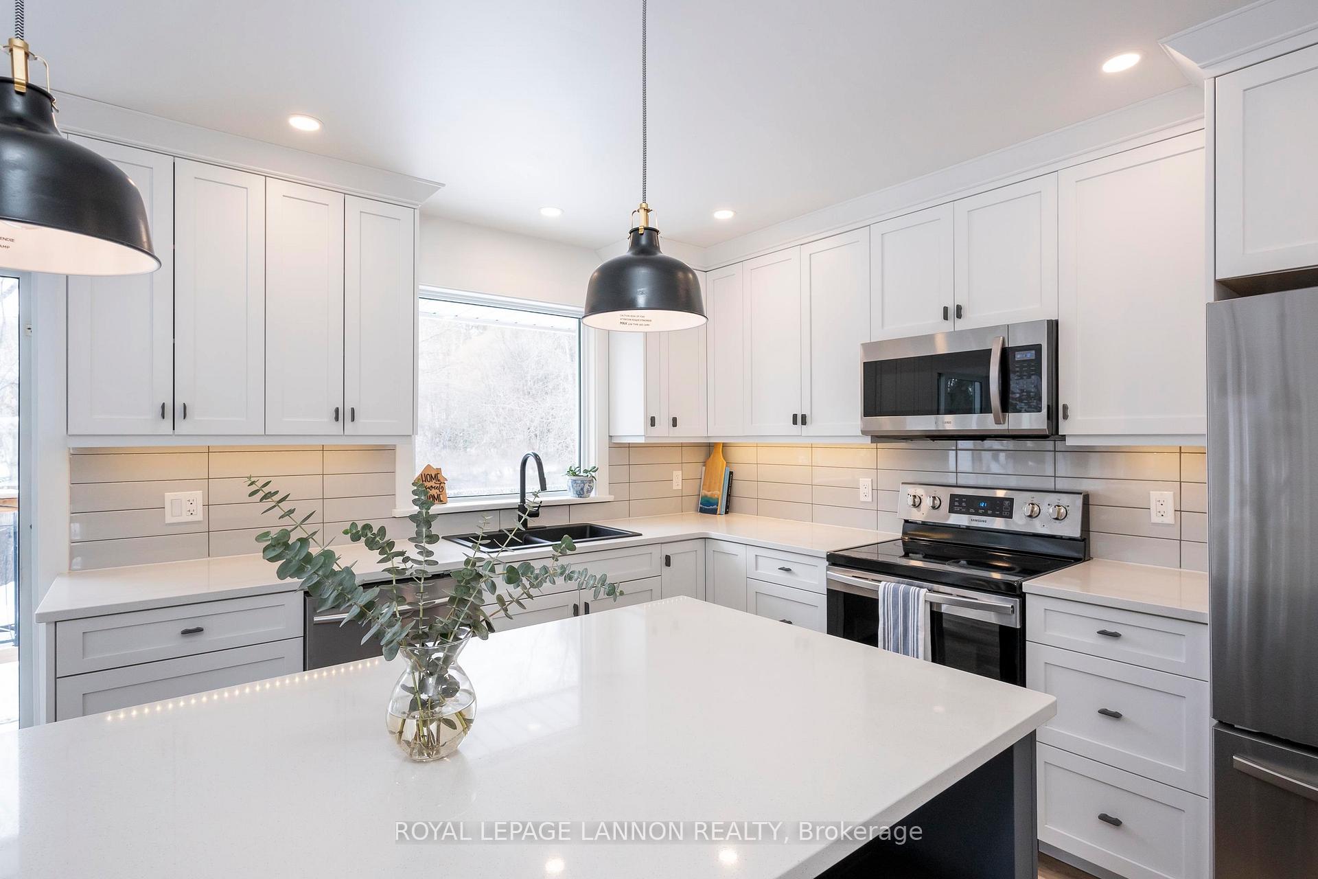 Photo 14 of 381 River Street, Thunder Bay, College Heights — HOMEH
