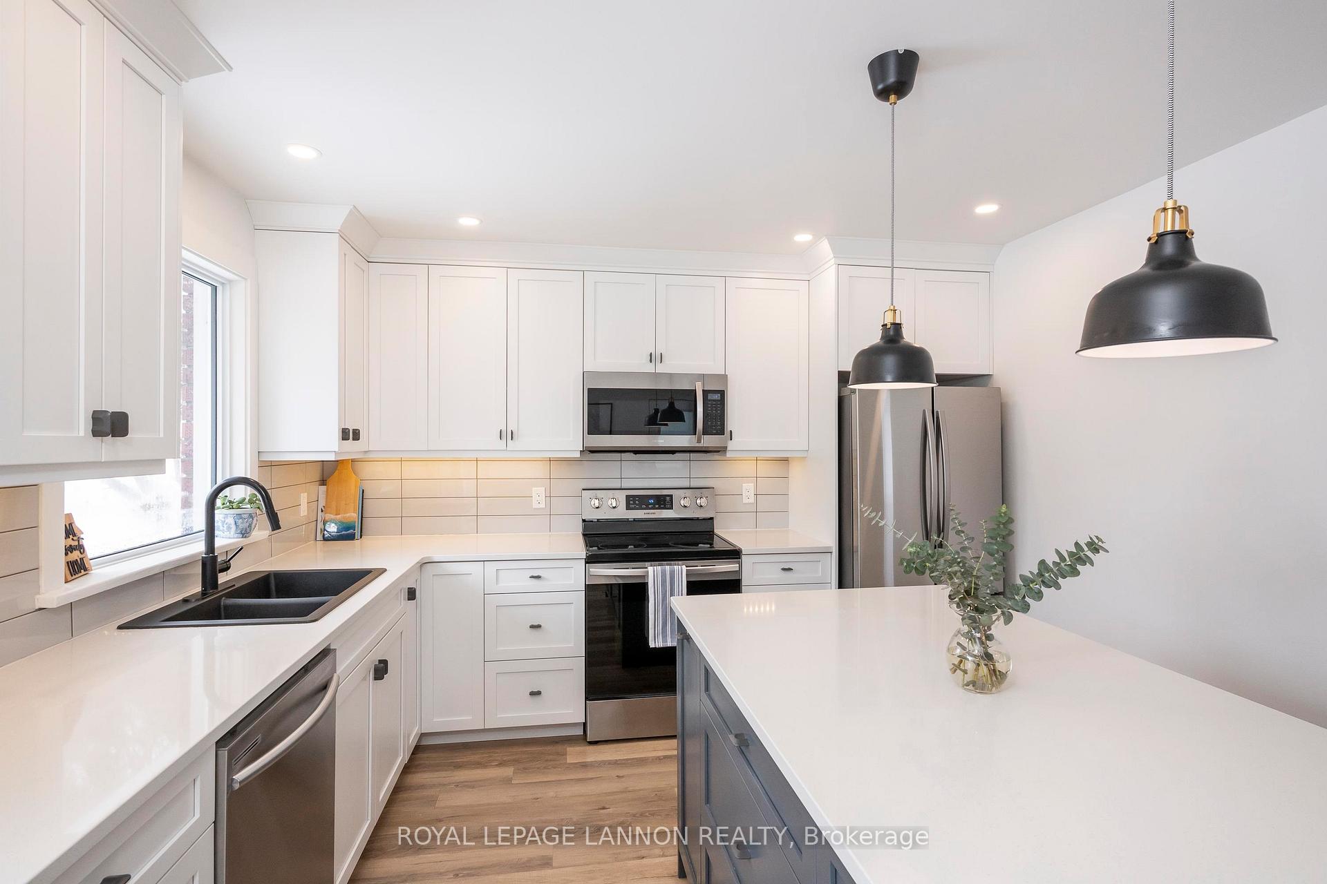 Photo 21 of 381 River Street, Thunder Bay, College Heights — HOMEH