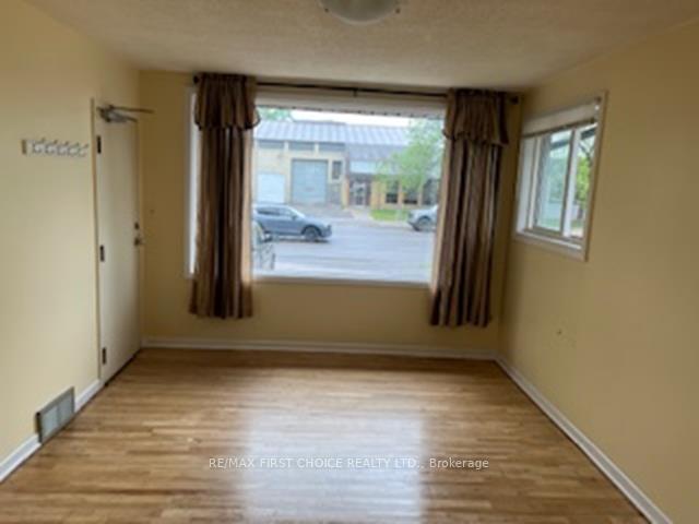 Photo 4 of 124 Vickers Street S, Thunder Bay, McKeller Park — HOMEH