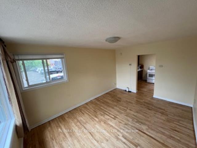 Photo 5 of 124 Vickers Street S, Thunder Bay, McKeller Park — HOMEH