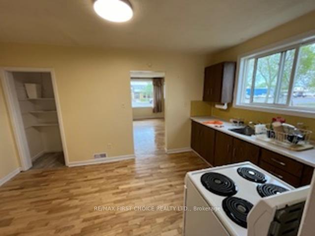 Photo 7 of 124 Vickers Street S, Thunder Bay, McKeller Park — HOMEH