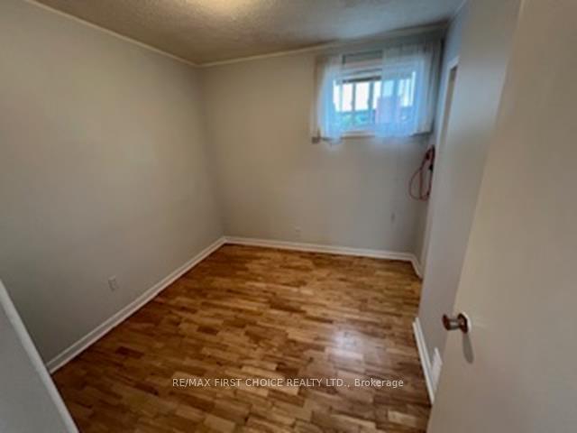 Photo 10 of 124 Vickers Street S, Thunder Bay, McKeller Park — HOMEH