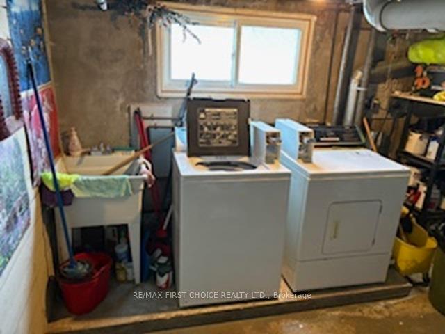 Photo 11 of 124 Vickers Street S, Thunder Bay, McKeller Park — HOMEH