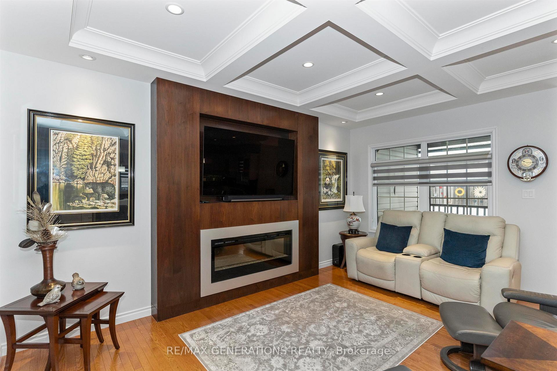Photo 2 of 128 Wolverine Crescent, Thunder Bay, Parkdale — HOMEH