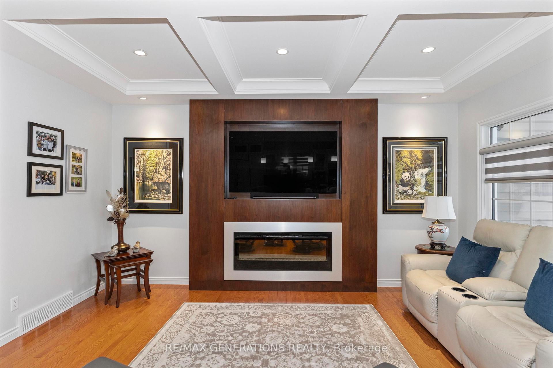 Photo 3 of 128 Wolverine Crescent, Thunder Bay, Parkdale — HOMEH