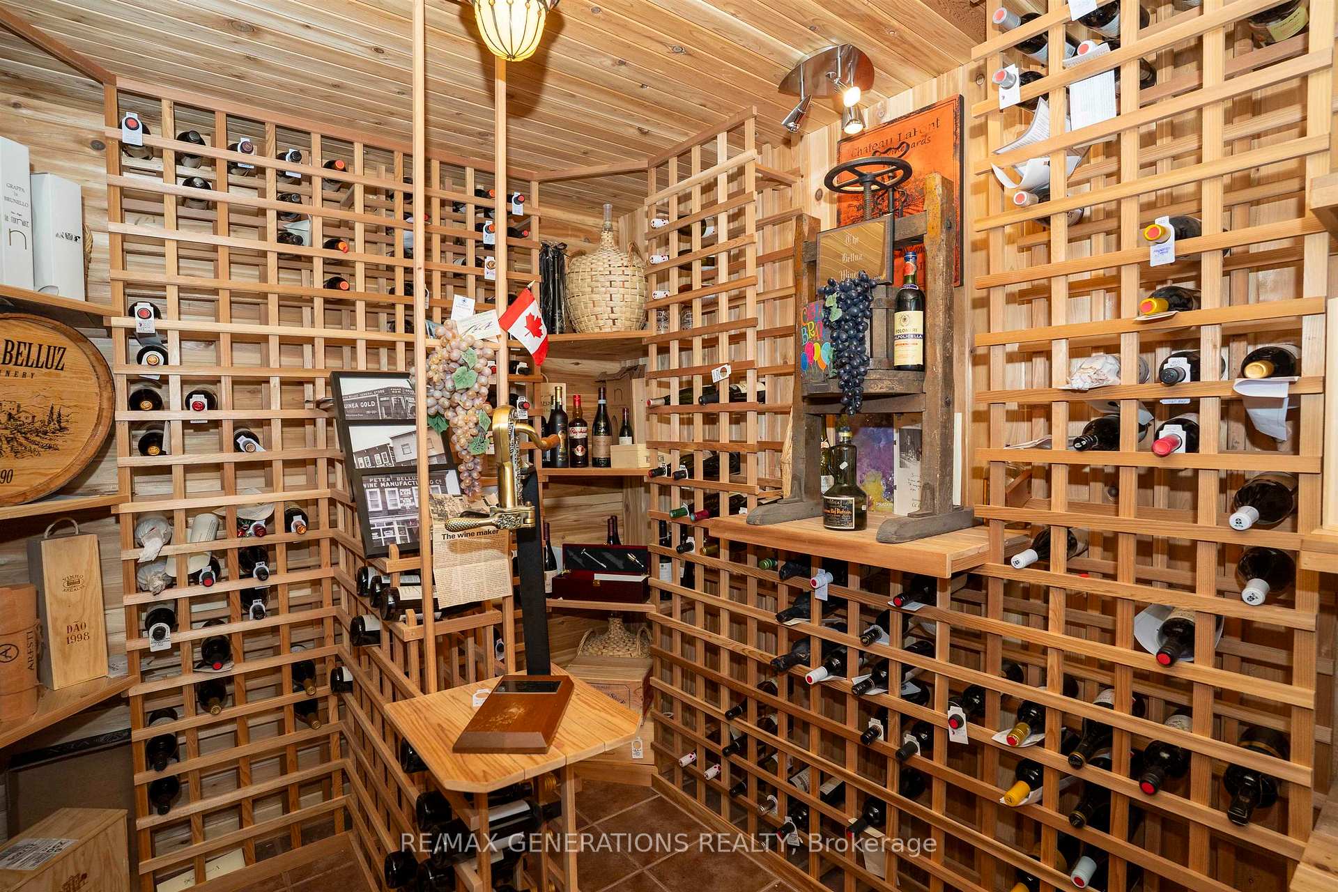 Photo 33 of 128 Wolverine Crescent, Thunder Bay, Parkdale — HOMEH