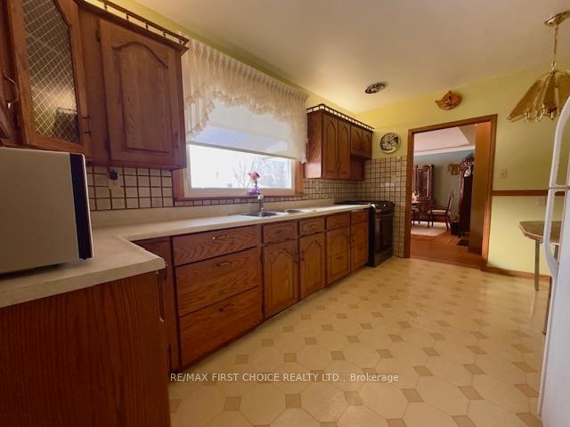 Photo 7 of 604 Rosewood Crescent, Thunder Bay, Green Acres — HOMEH