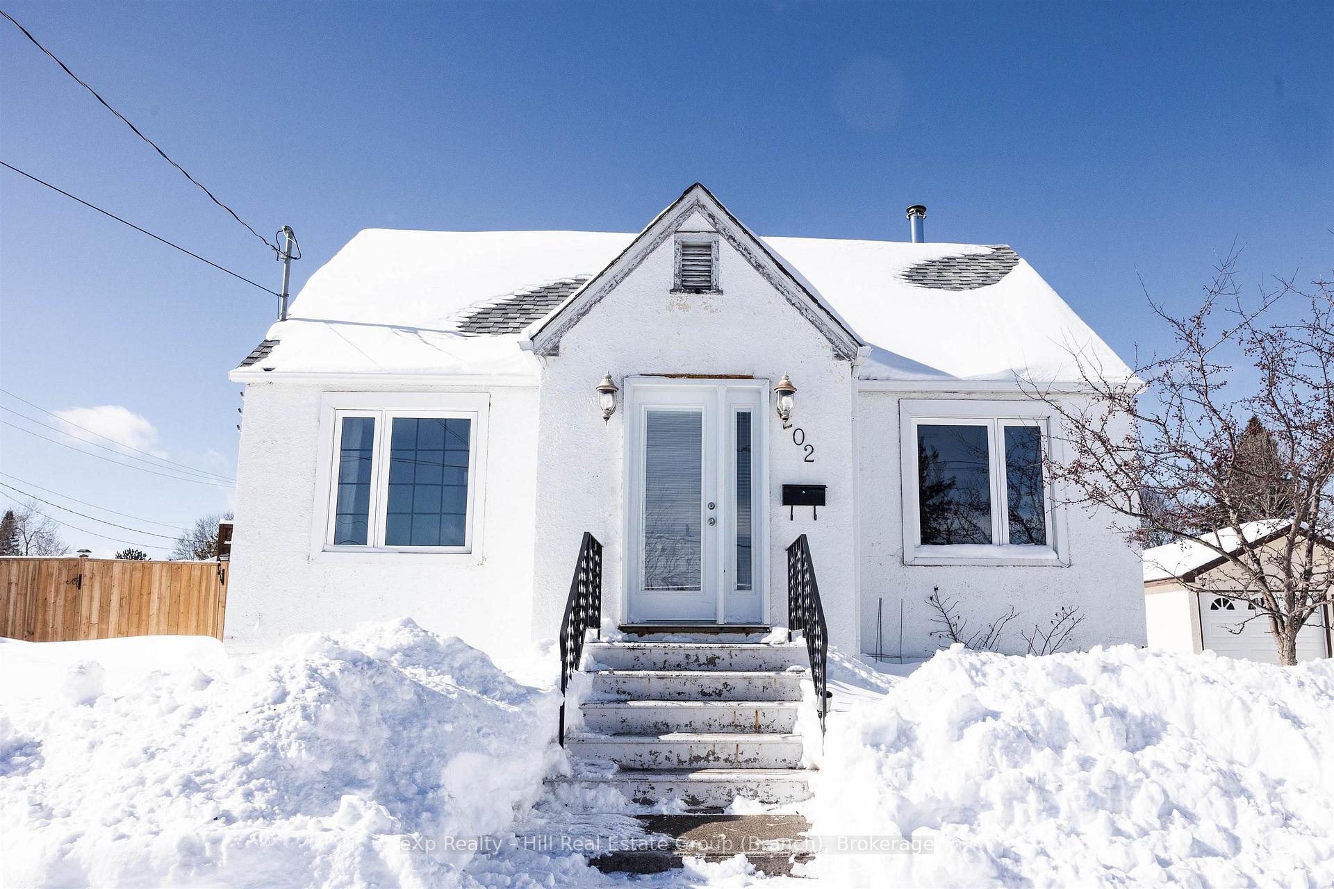 Photo 1 of 202 Pine Street, Thunder Bay, College Heights — HOMEH