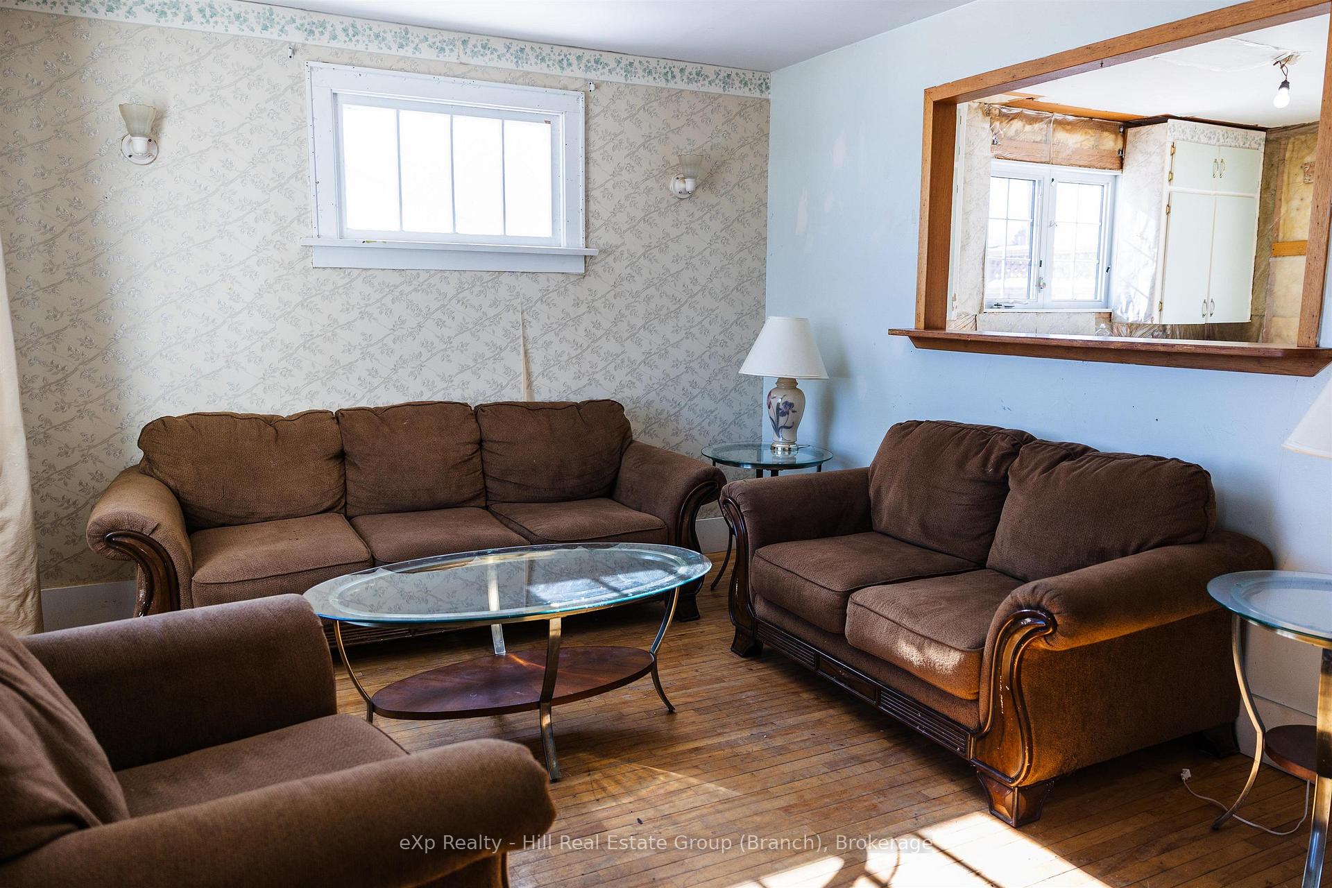 Photo 4 of 202 Pine Street, Thunder Bay, College Heights — HOMEH