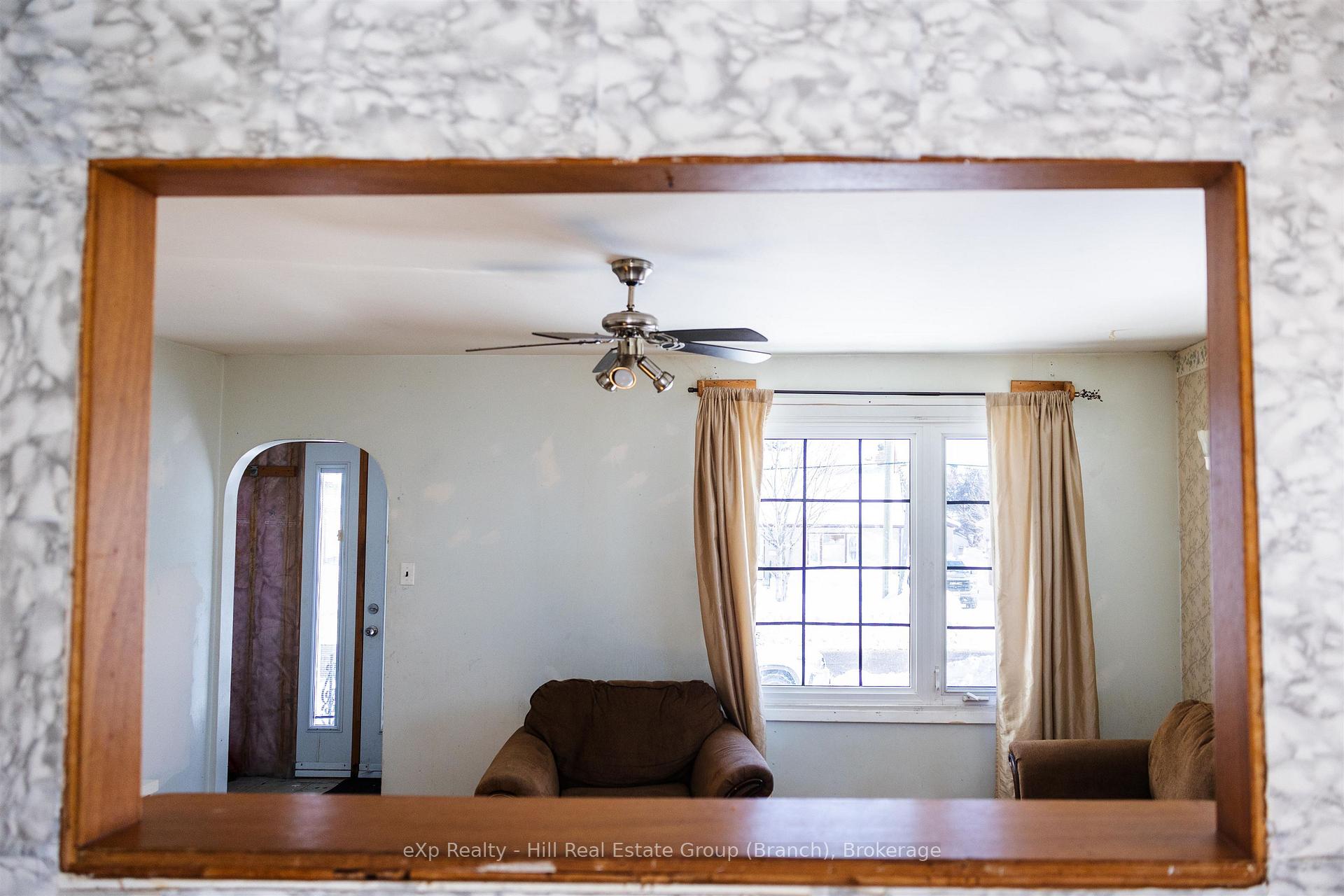 Photo 5 of 202 Pine Street, Thunder Bay, College Heights — HOMEH