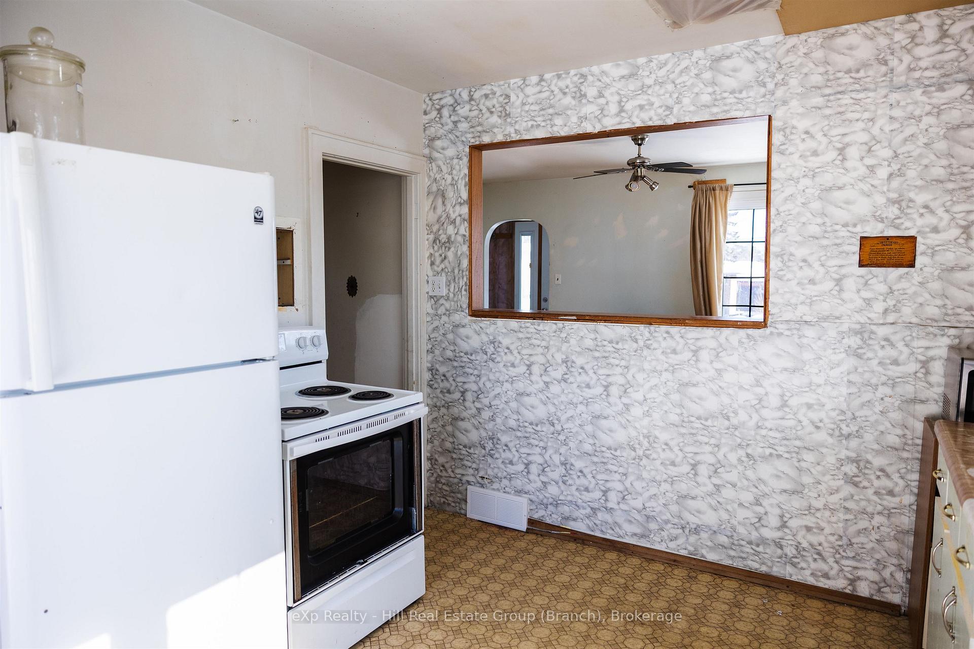 Photo 6 of 202 Pine Street, Thunder Bay, College Heights — HOMEH