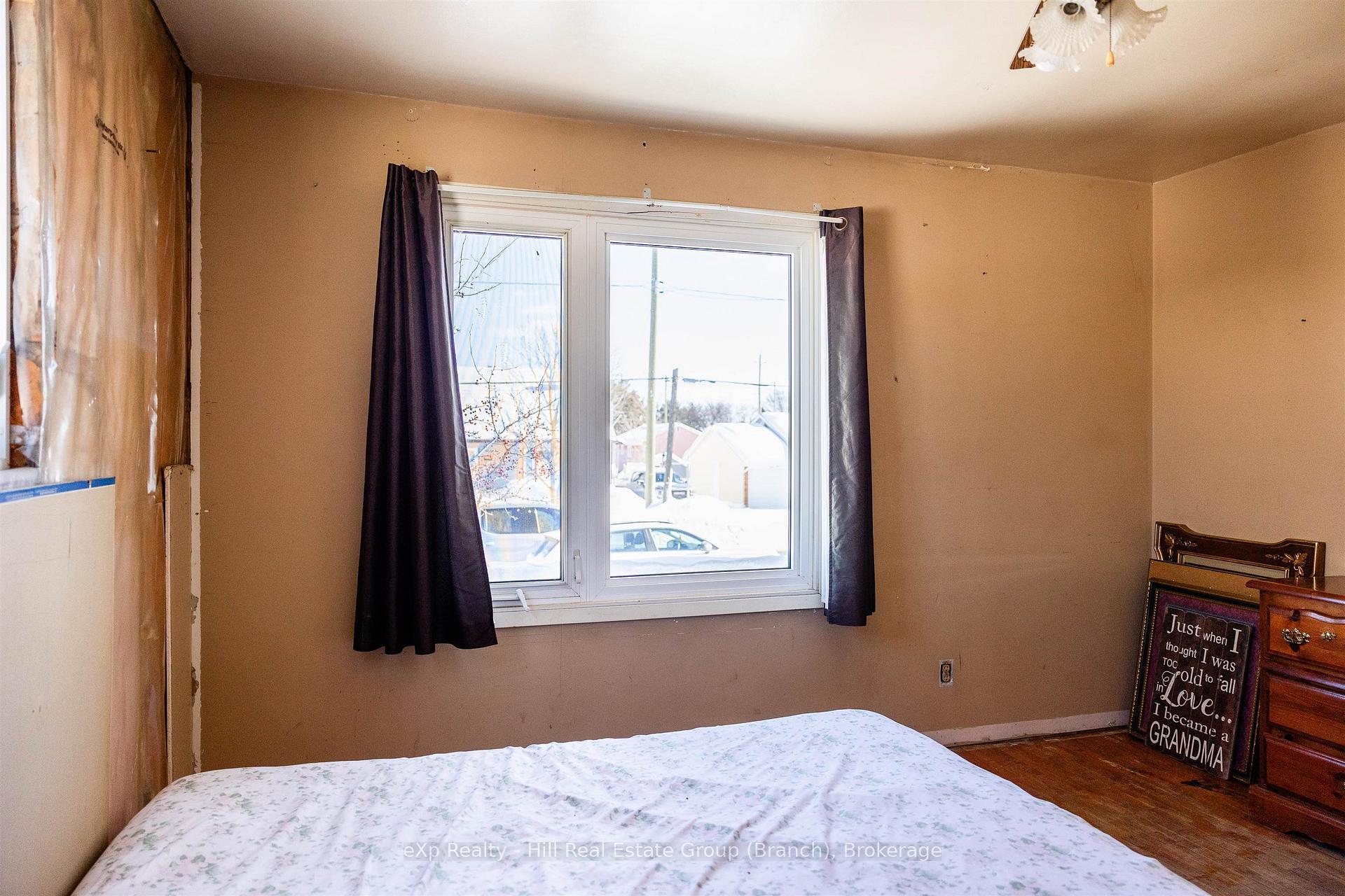 Photo 15 of 202 Pine Street, Thunder Bay, College Heights — HOMEH
