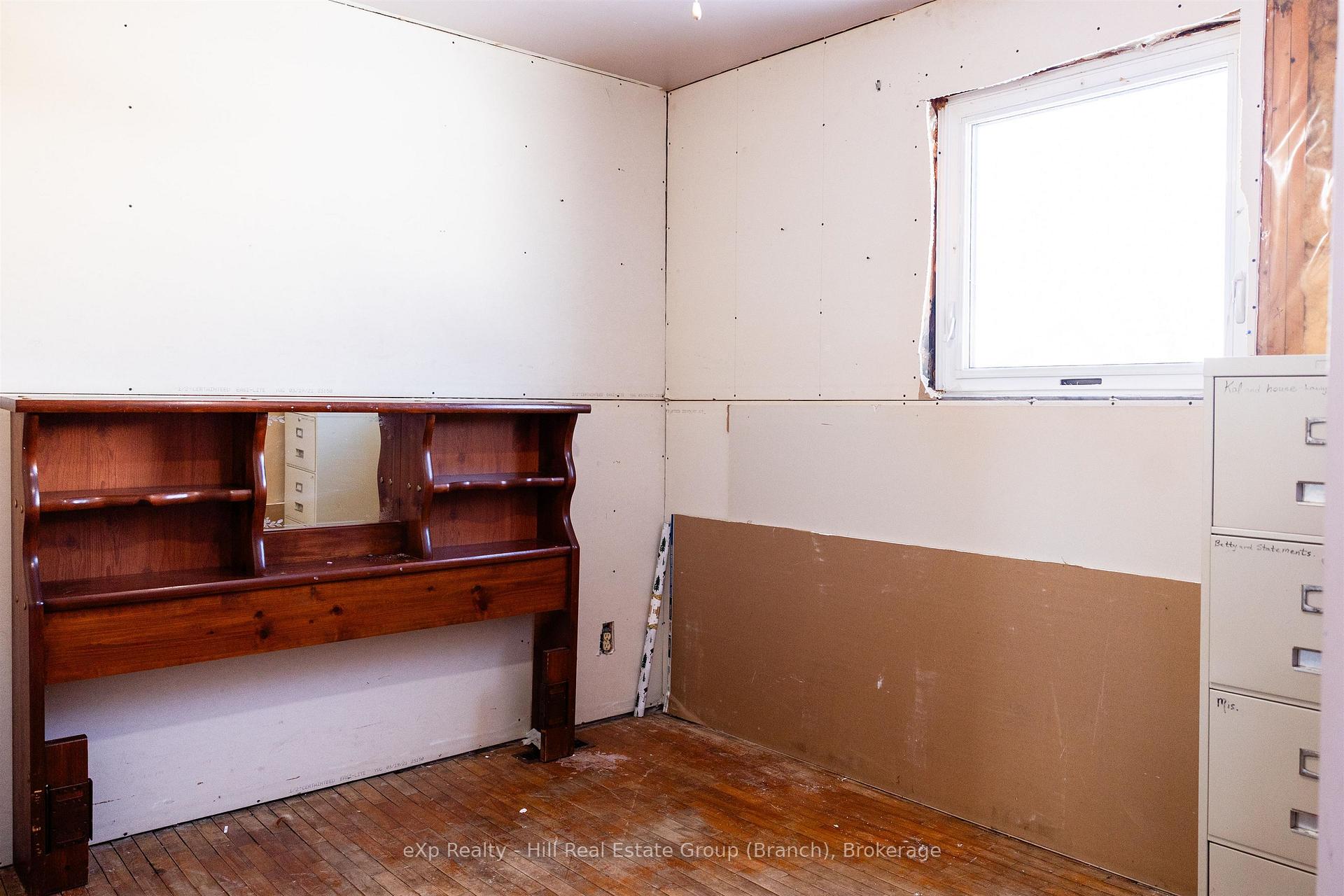Photo 16 of 202 Pine Street, Thunder Bay, College Heights — HOMEH