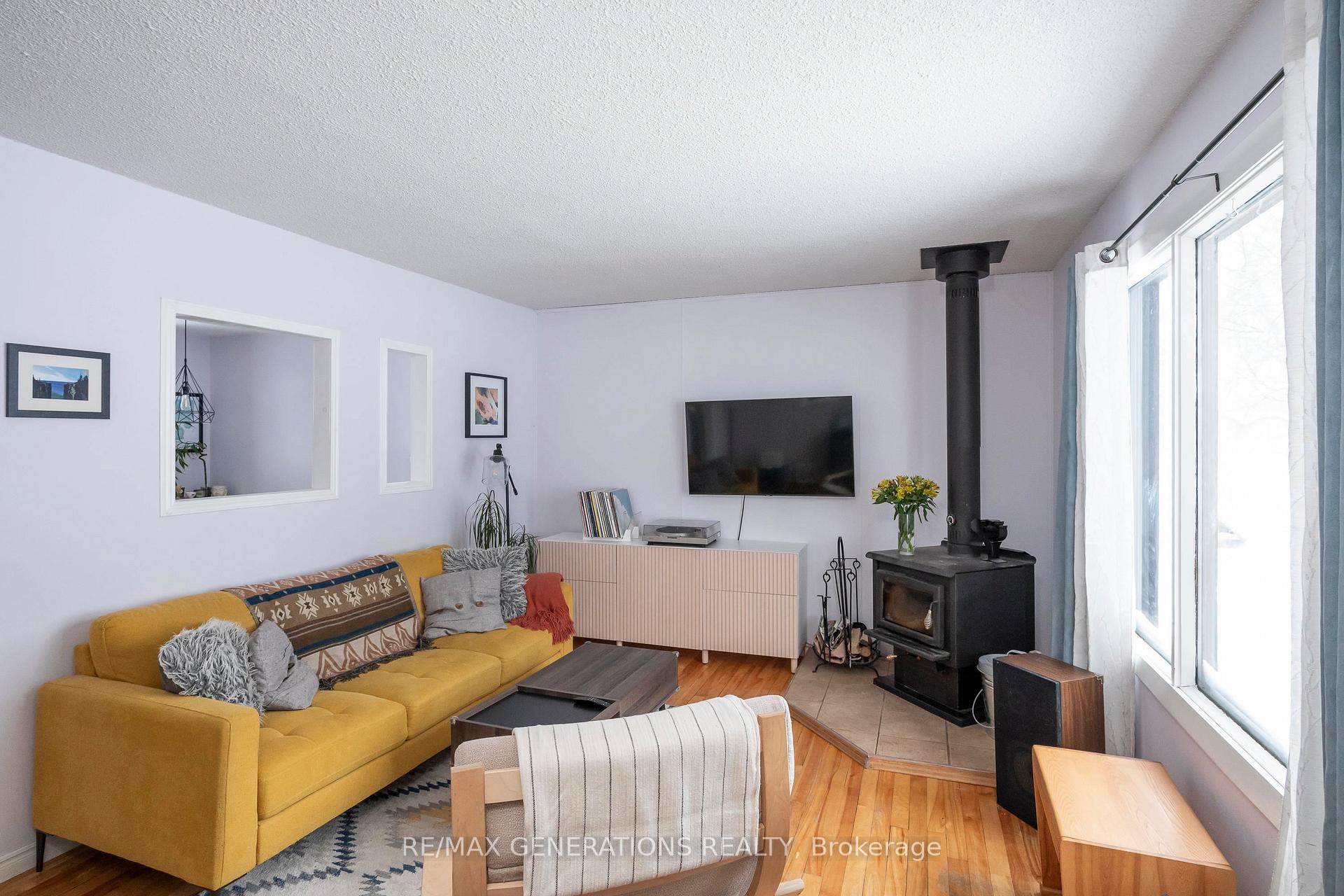 Photo 3 of 113 Ray Boulevard, Thunder Bay, Mariday Heights — HOMEH