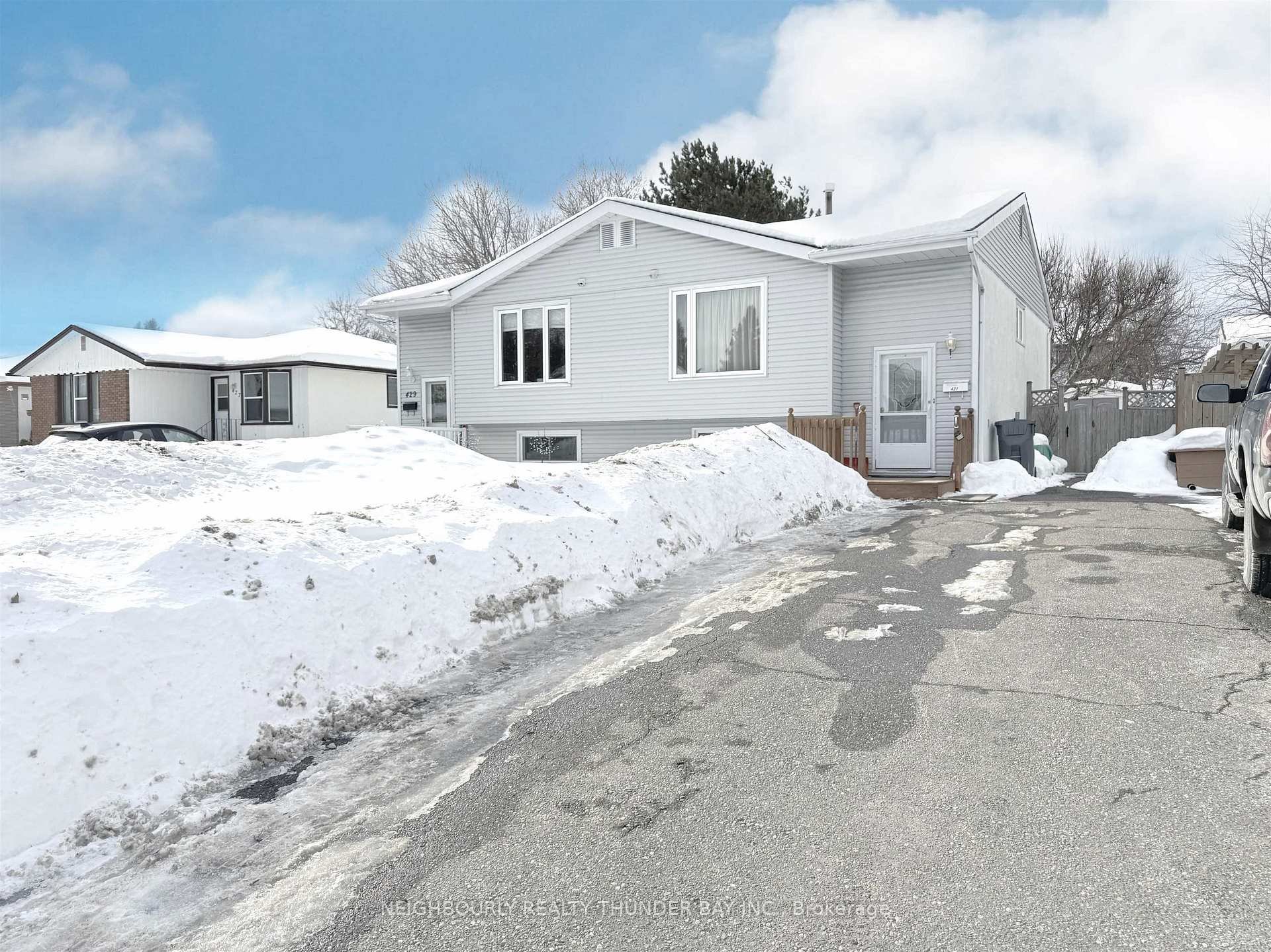 Photo 2 of 431 Simon Fraser Drive, Thunder Bay, Northwood Park — HOMEH