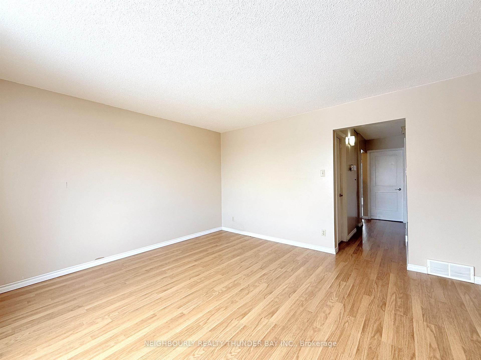 Photo 5 of 431 Simon Fraser Drive, Thunder Bay, Northwood Park — HOMEH